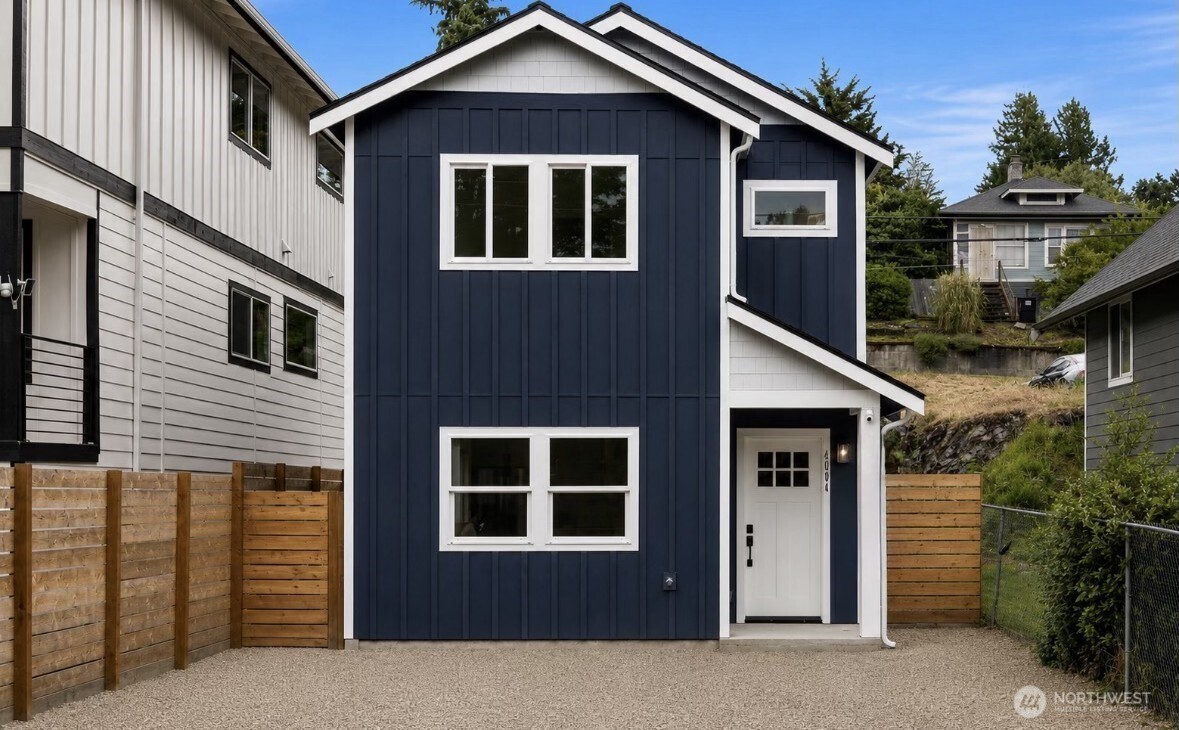 4004 Courtland Place S, Seattle, WA 98118, photo 2 of 2