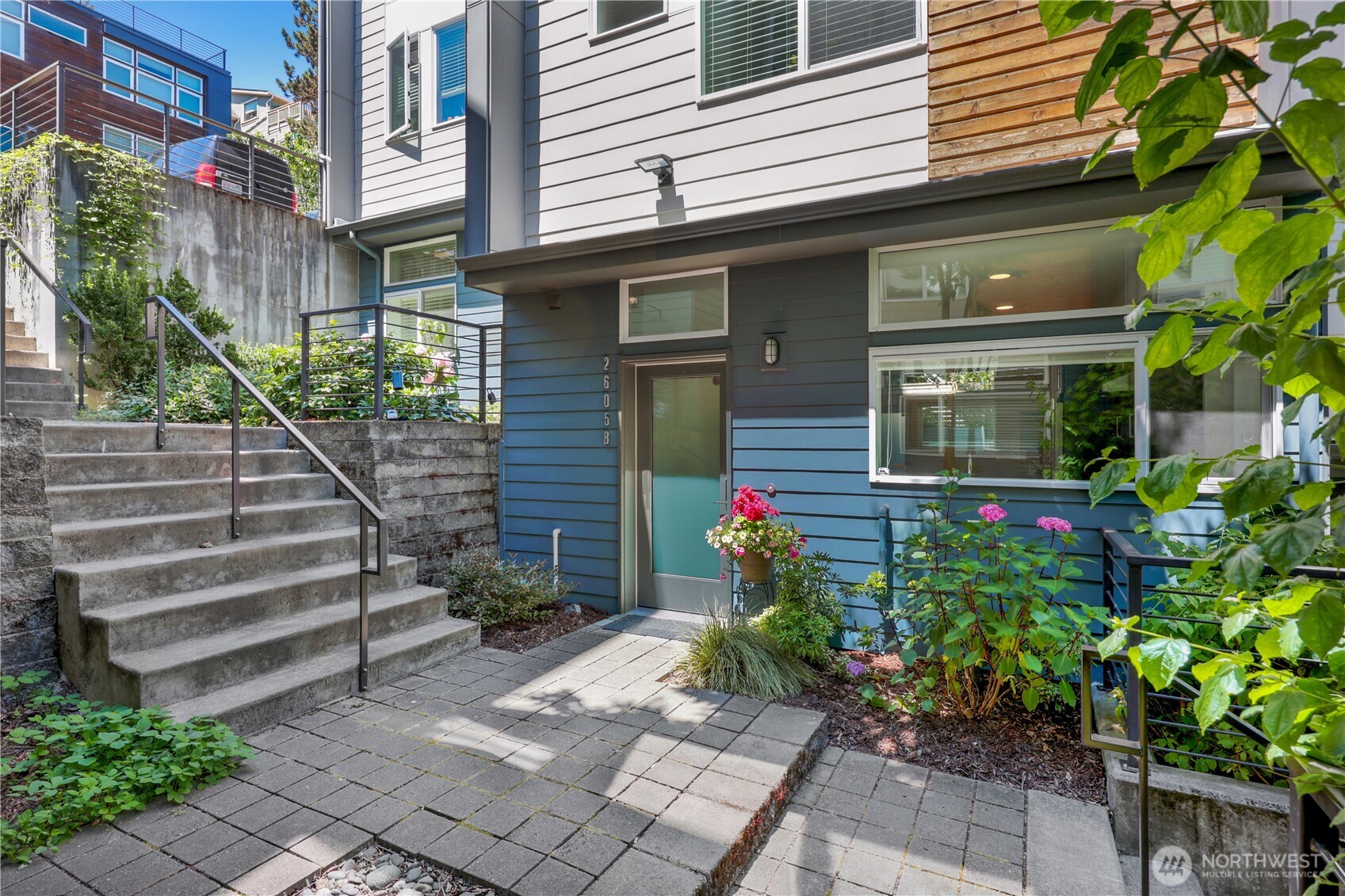 2605 22nd AVE W #B, Seattle, WA 98199, photo 2 of 2