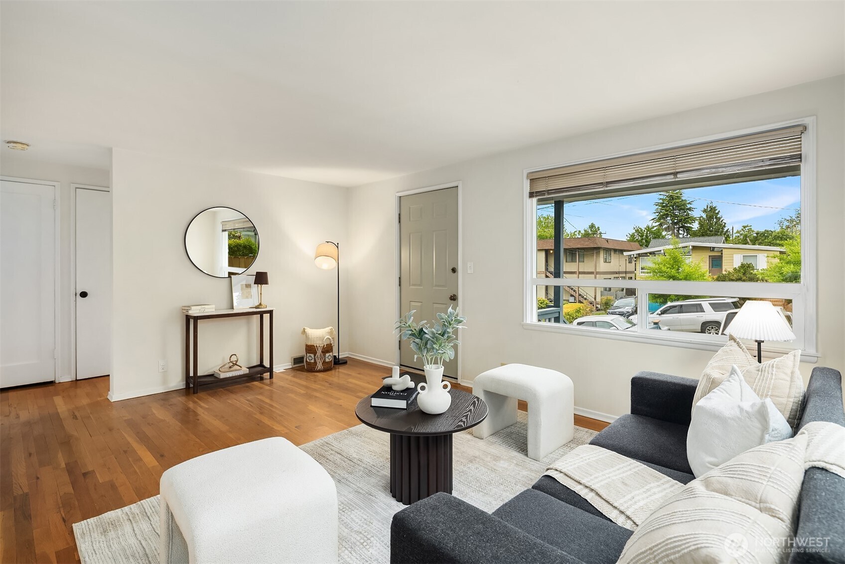 347 NW 52nd Street, Seattle, WA 98107, photo 5 of 37