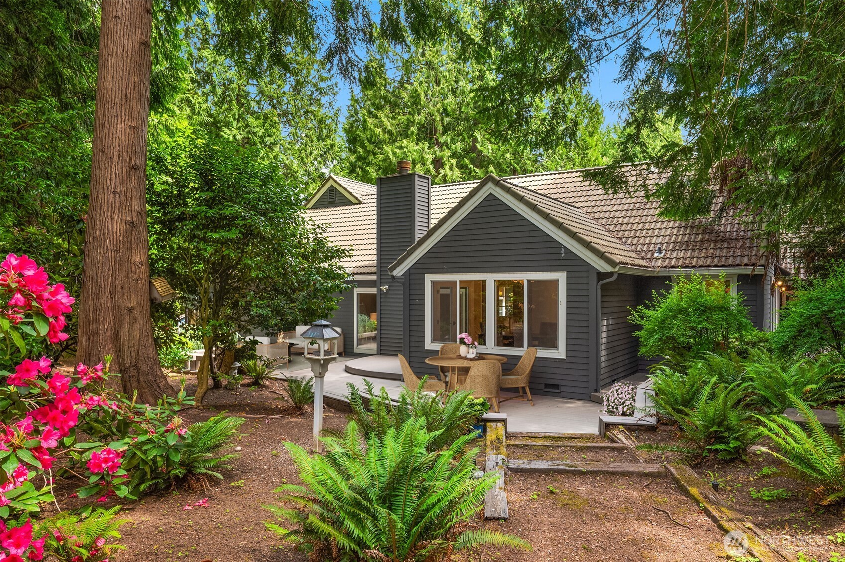 2231 Sahalee Drive E, Sammamish, WA 98074, photo 2 of 2