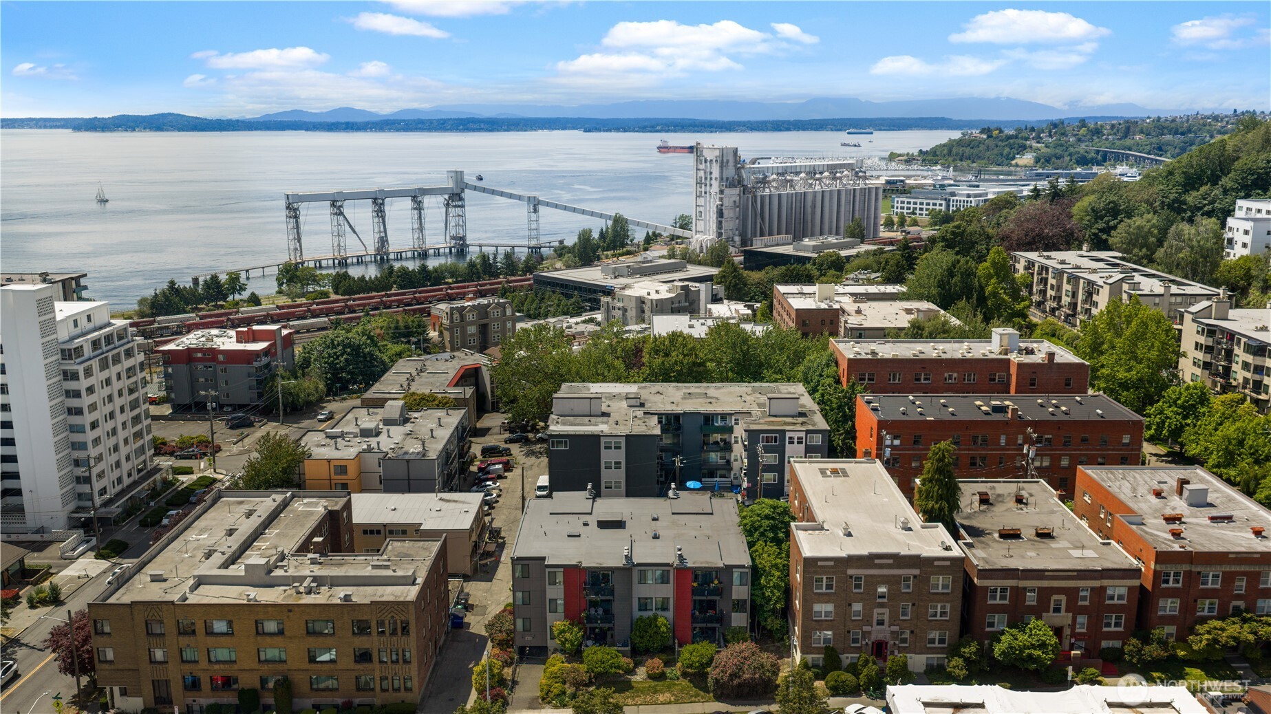 613 4th Avenue W #103, Seattle, WA 98119, photo 2 of 35