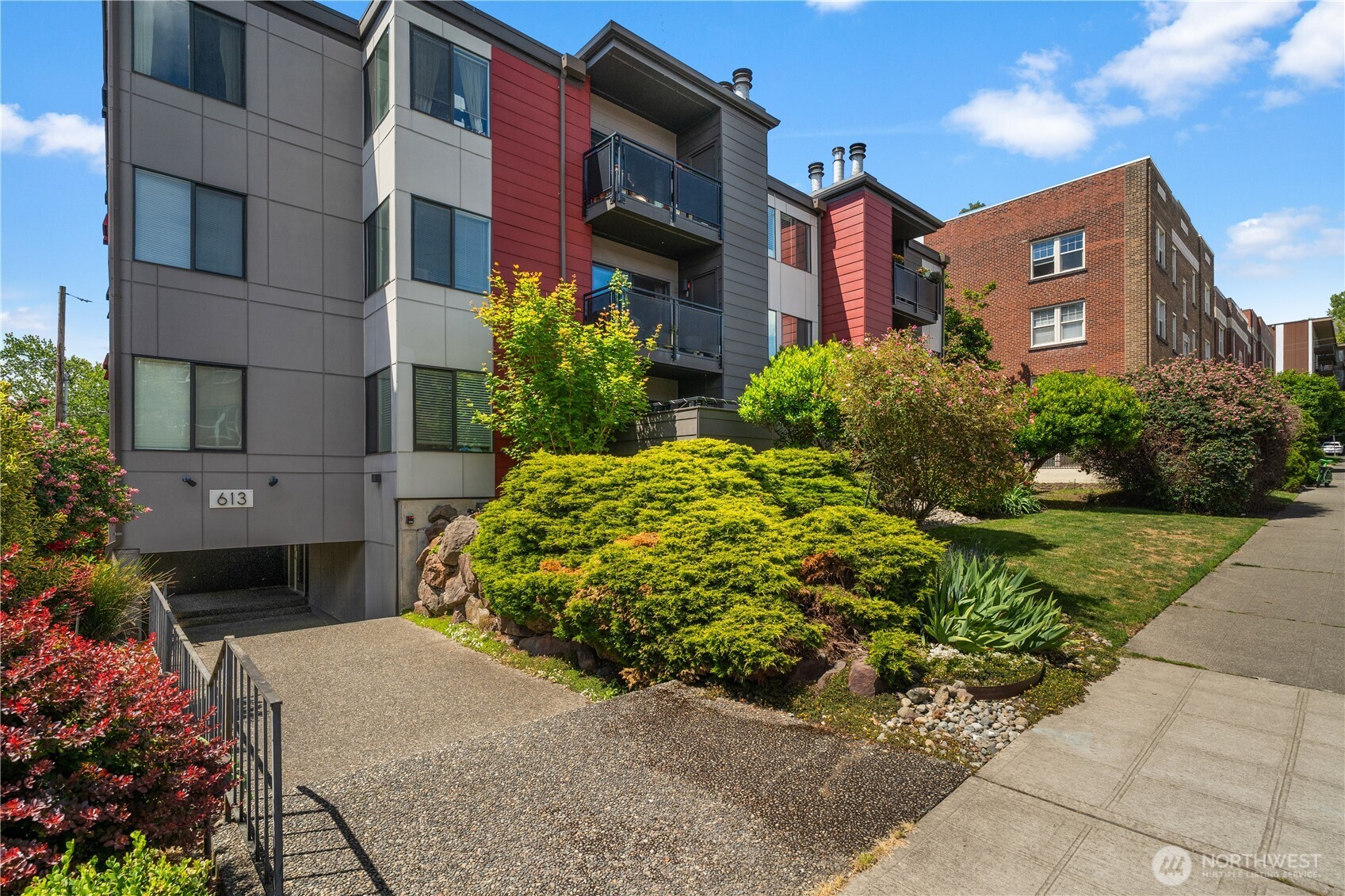 613 4th Avenue W #103, Seattle, WA 98119, photo 3 of 35