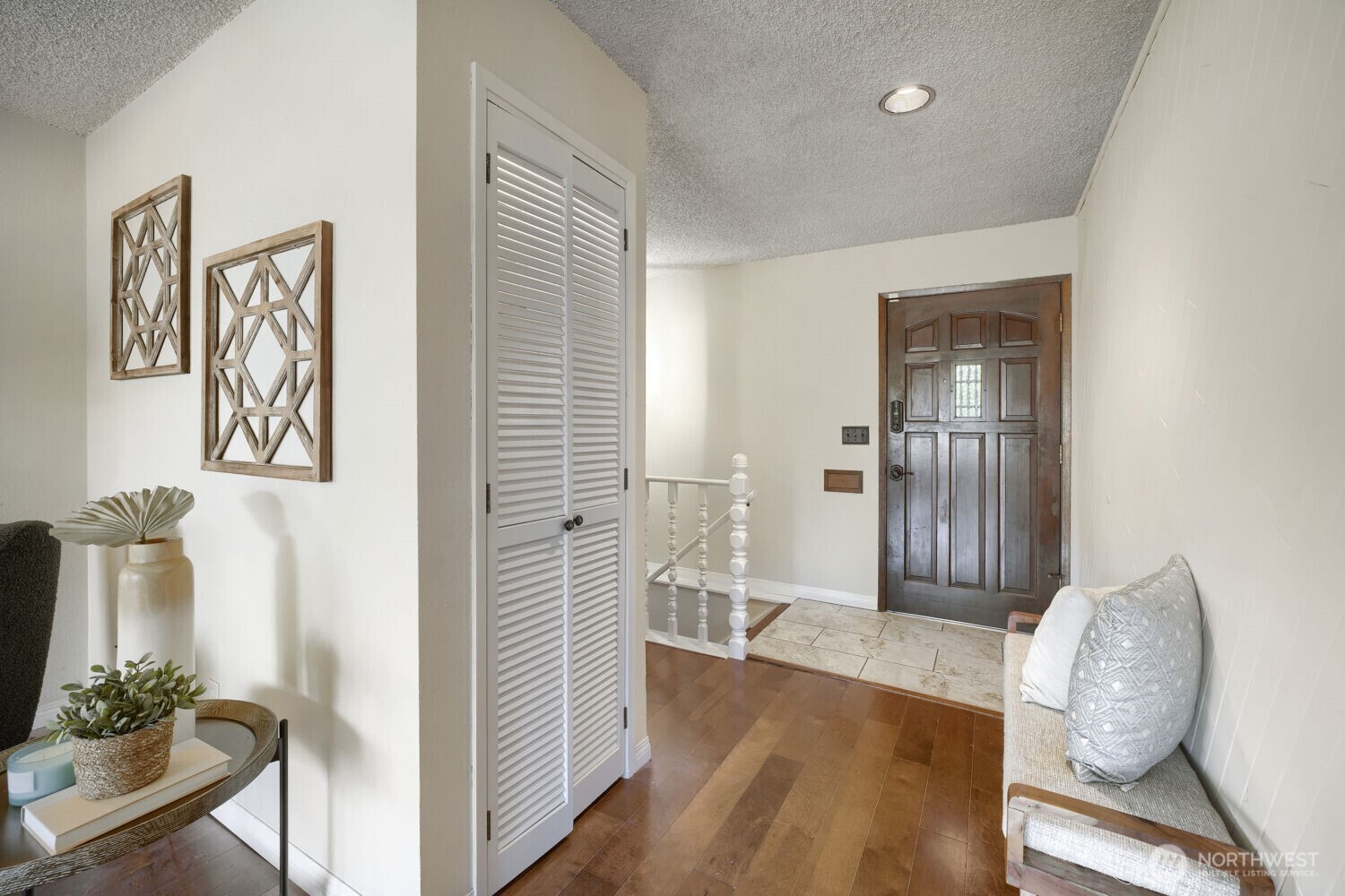 10634 Glen Acres Drive S, Seattle, WA 98168, photo 3 of 31