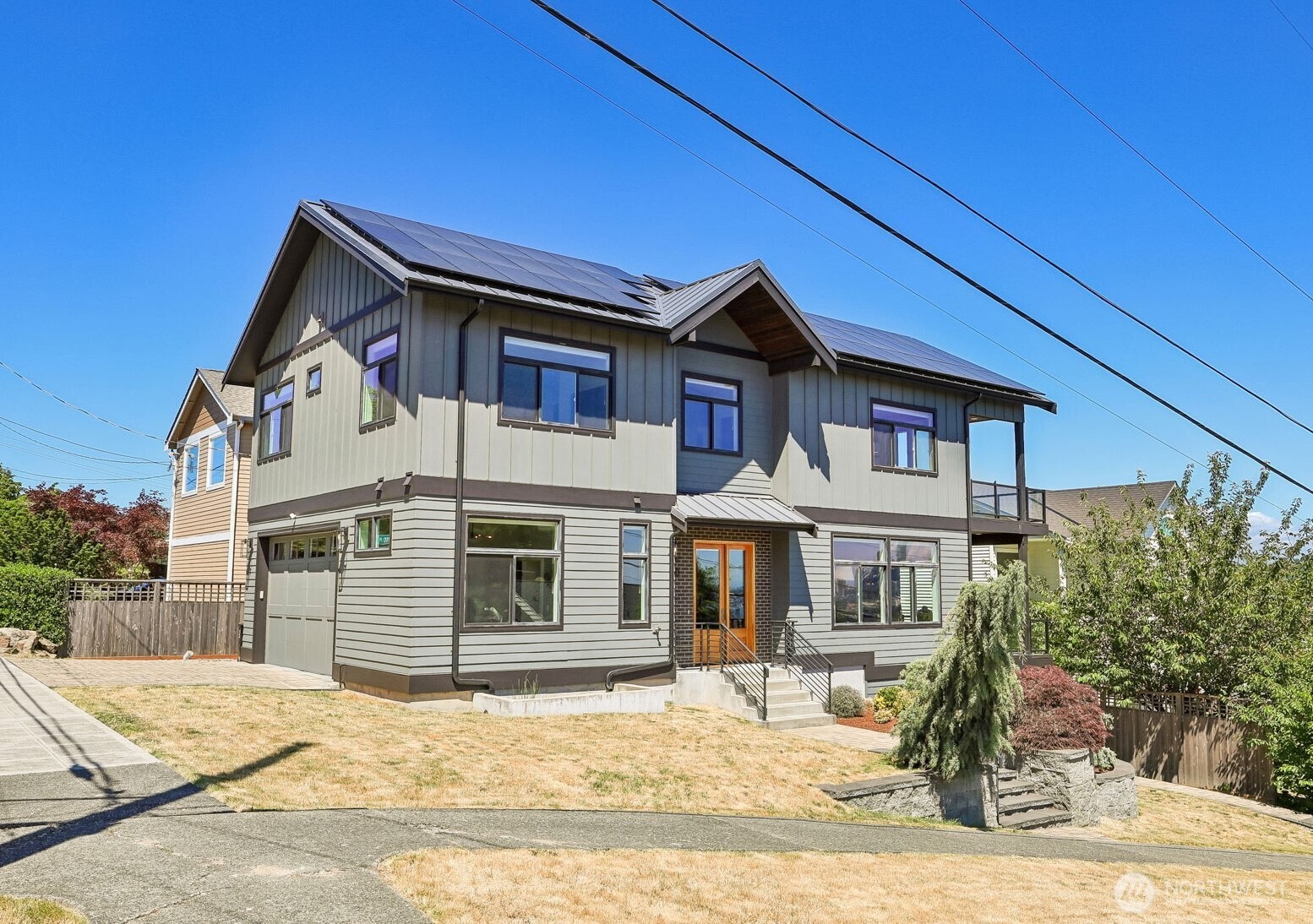 2460 W Lynn Street, Seattle, WA 98199, photo 2 of 2