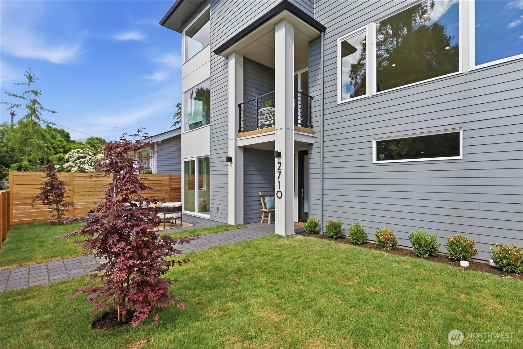 2710 58th Avenue SW, Seattle, WA 98116, photo 2 of 40