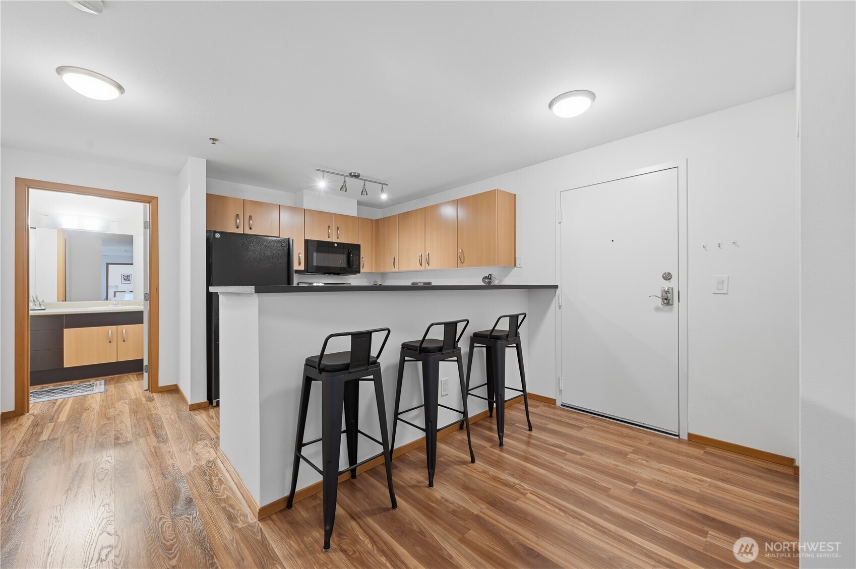 4020 Aurora Avenue N #304, Seattle, WA 98103, photo 4 of 31