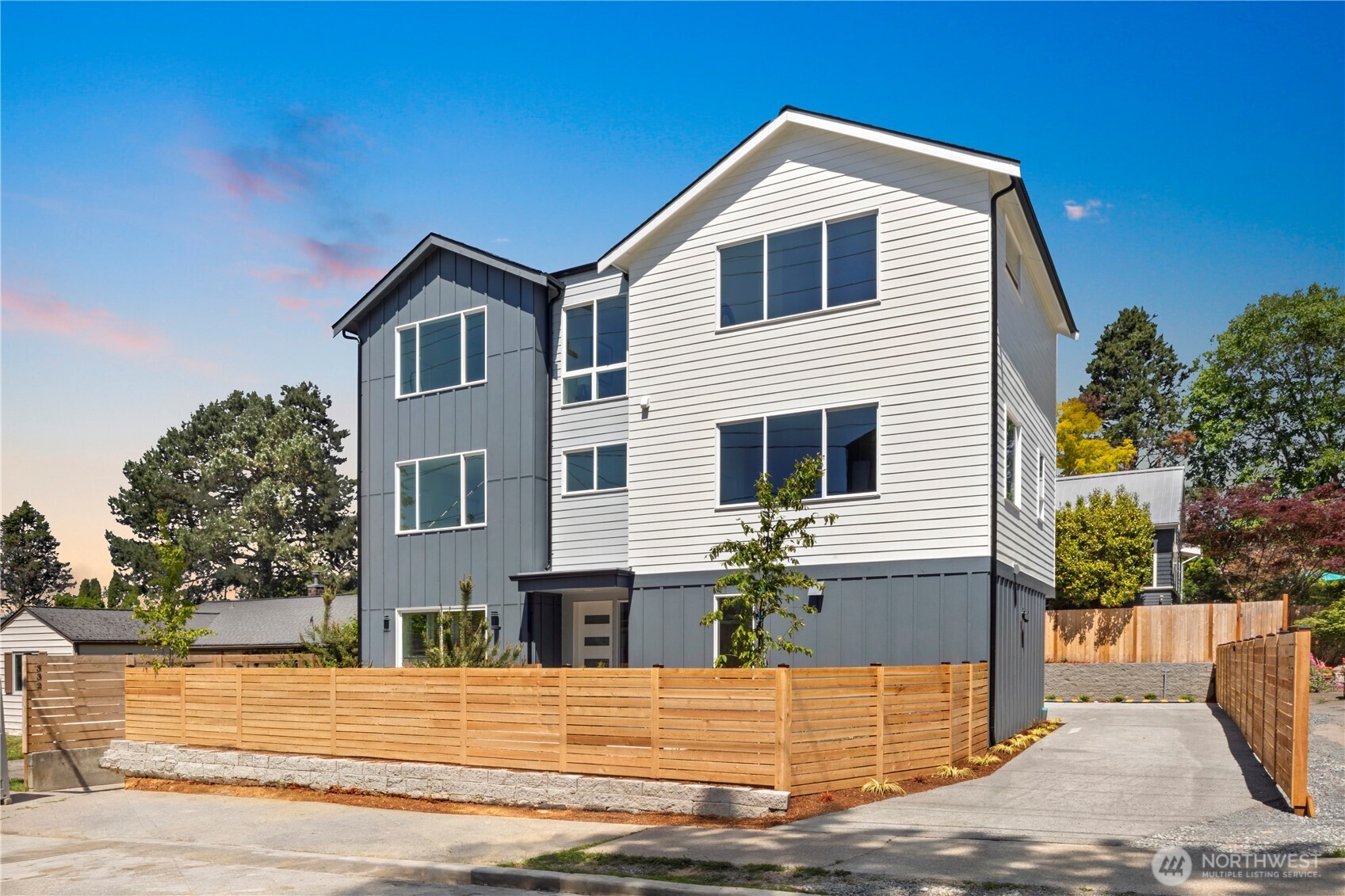 334 NE 90th Street, Seattle, WA 98115, photo 2 of 2