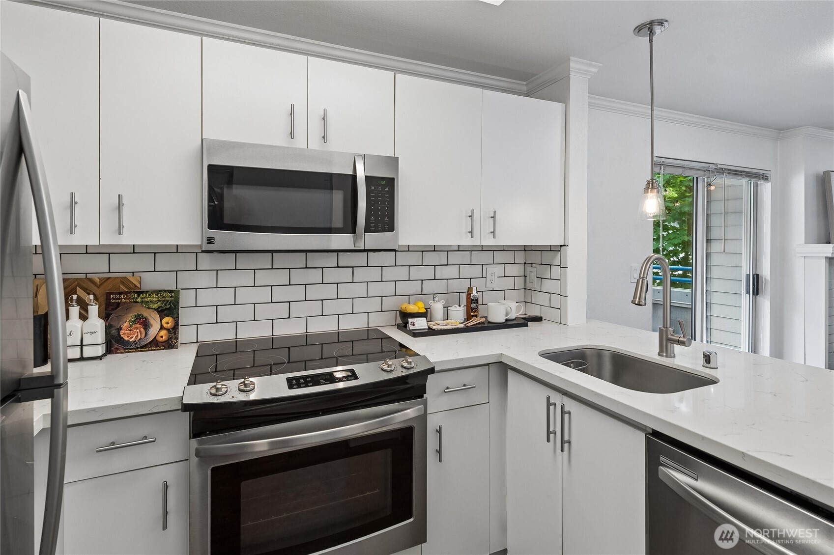 2244 13th Avenue W #411, Seattle, WA 98119, photo 4 of 17