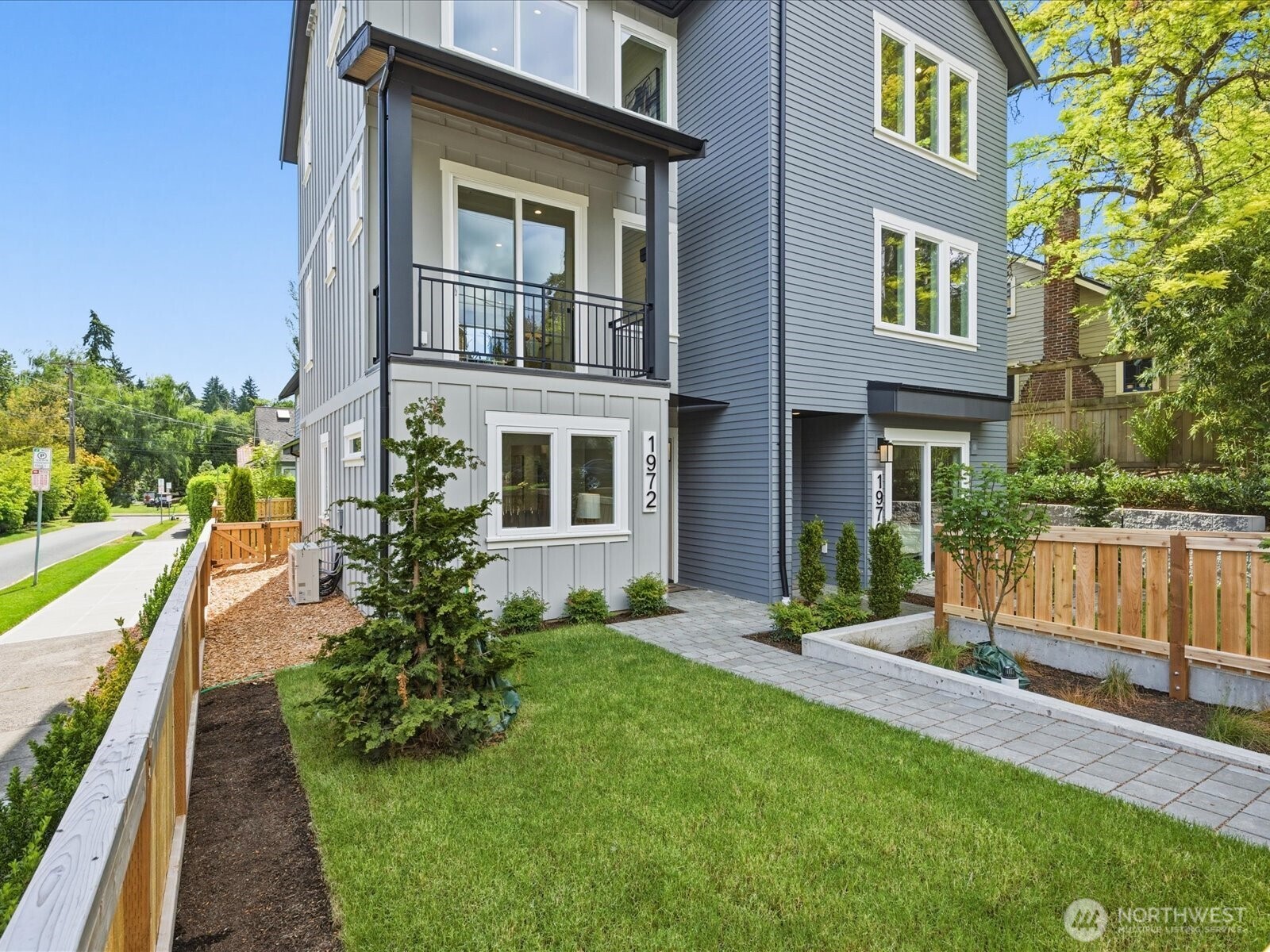 1972 25th Avenue E, Seattle, WA 98112, photo 3 of 27