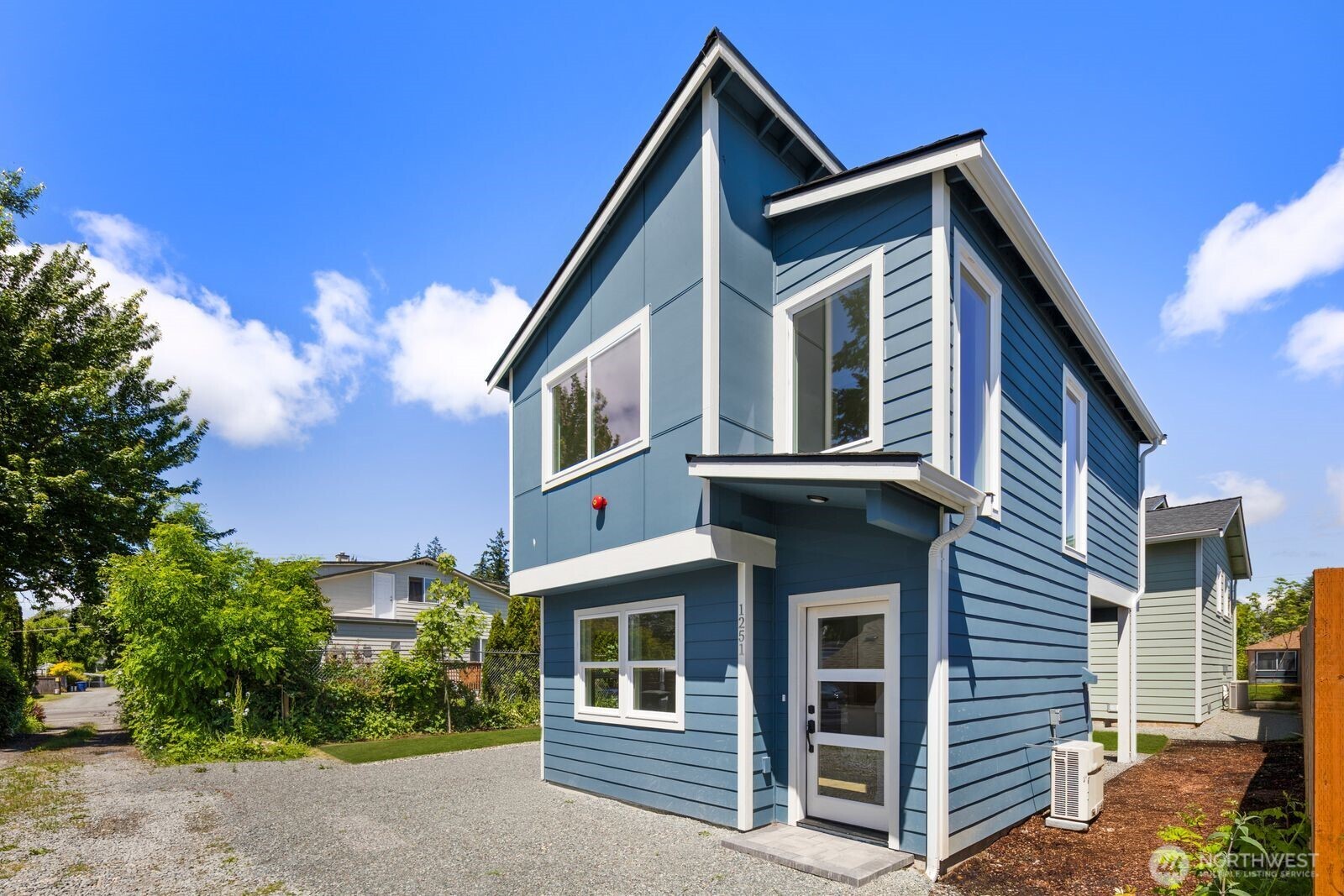 1251 SW 151st Street, Seattle, WA 98166, photo 2 of 27