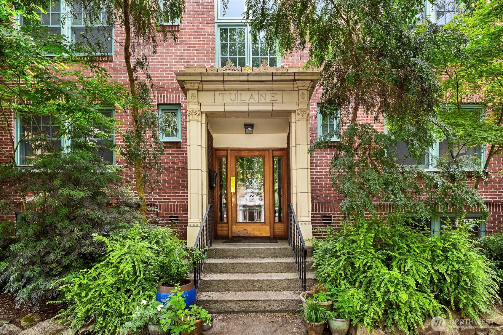 408 Bellevue Avenue E #205