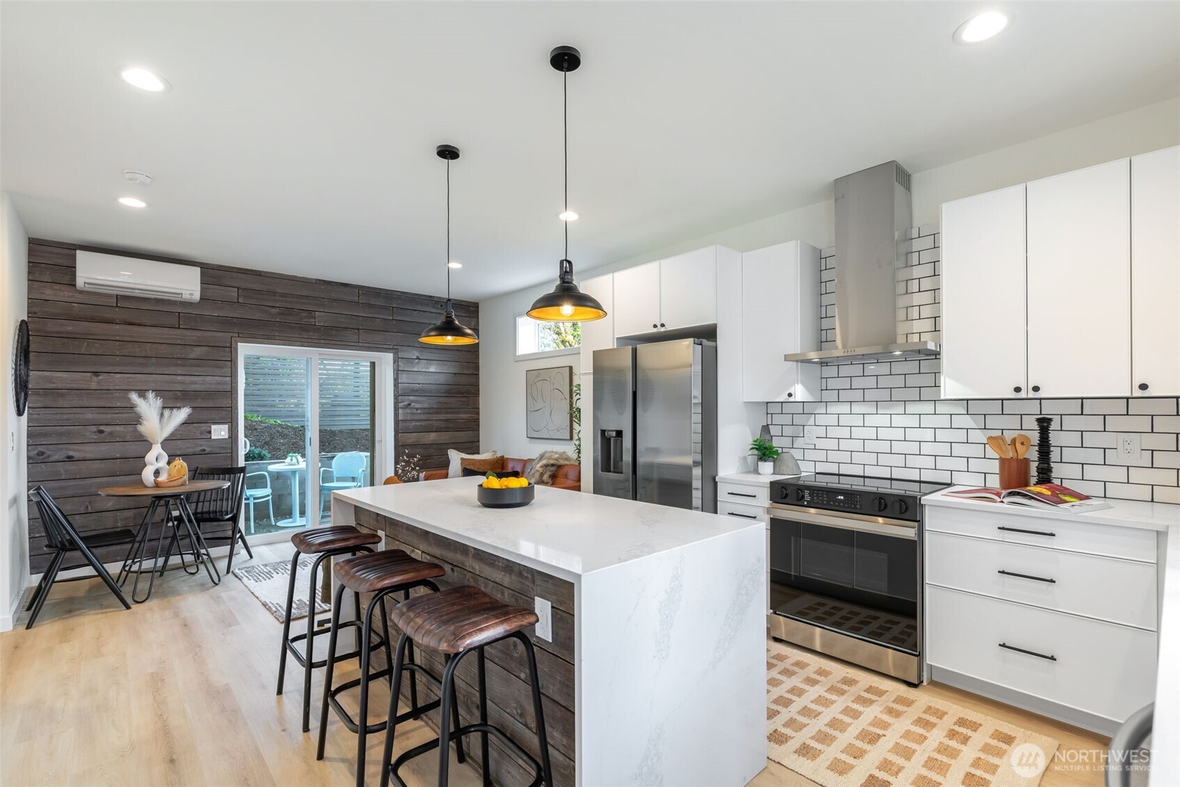 1556 S Pearl Street #B, Seattle, WA 98108, photo 2 of 29