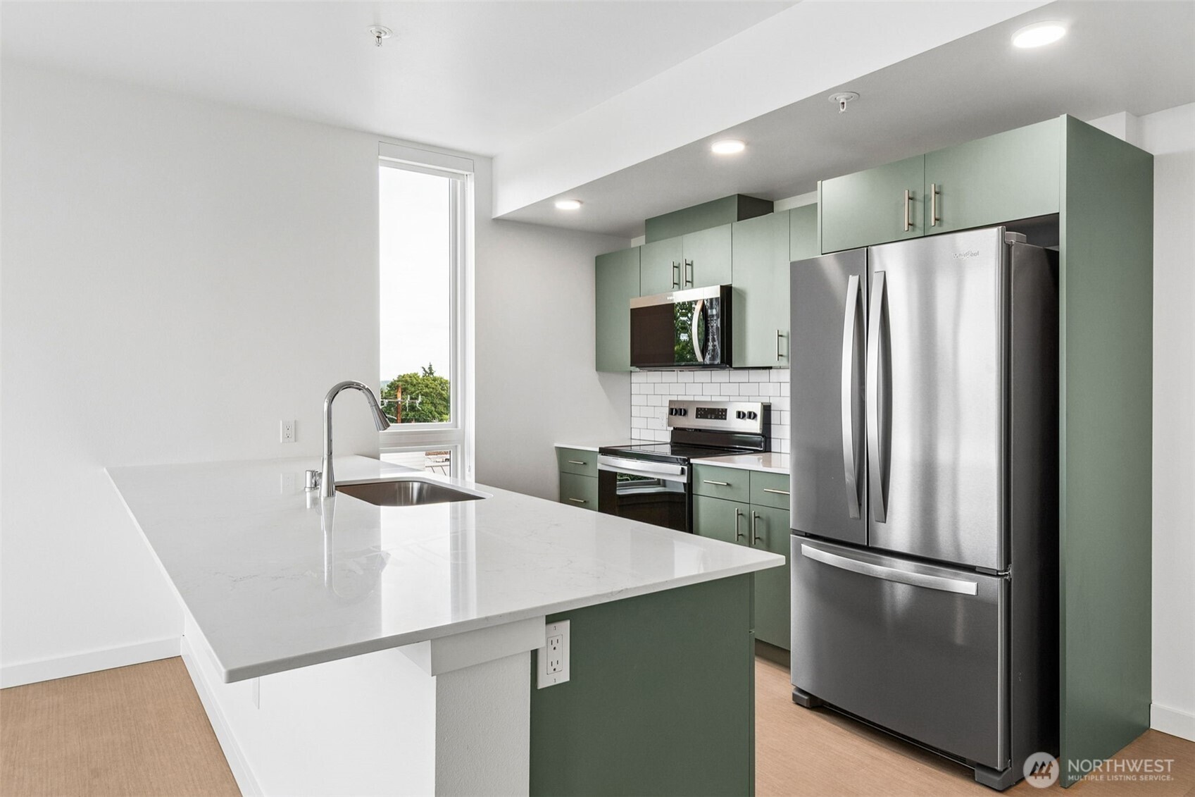 5819 Phinney Avenue N #501, Seattle, WA 98103, photo 4 of 32