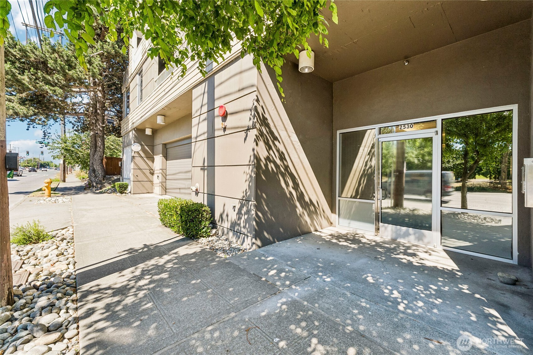 2530 15th Avenue W #401, Seattle, WA 98119, photo 2 of 28