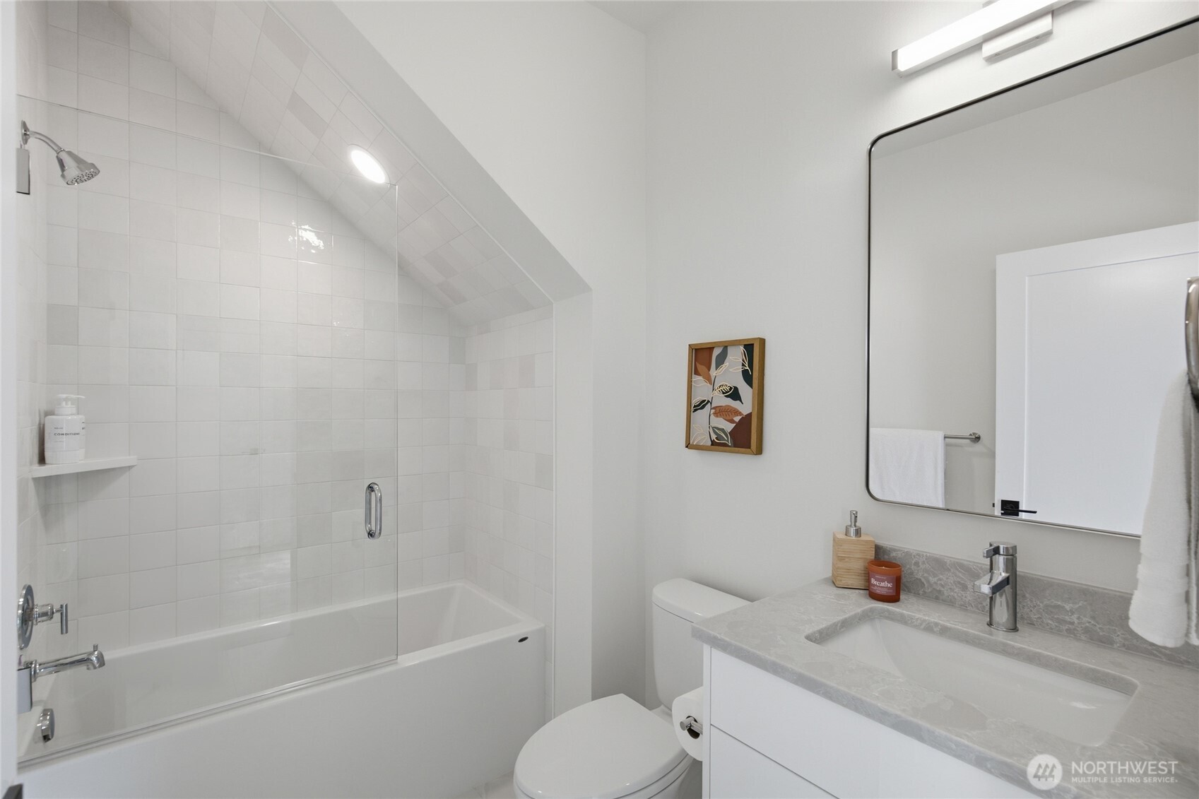 9321 Marcus Avenue S, Seattle, WA 98118, photo 4 of 26