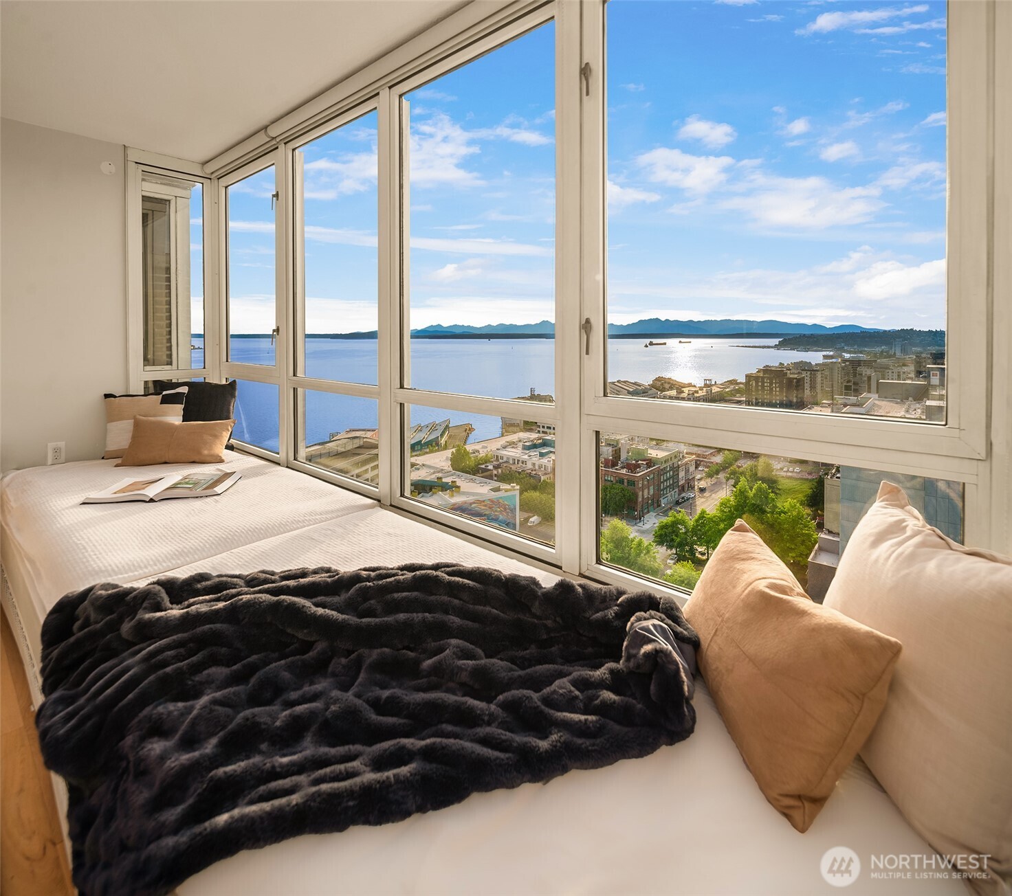 2125 1st Avenue #1902, Seattle, WA 98121, photo 2 of 38