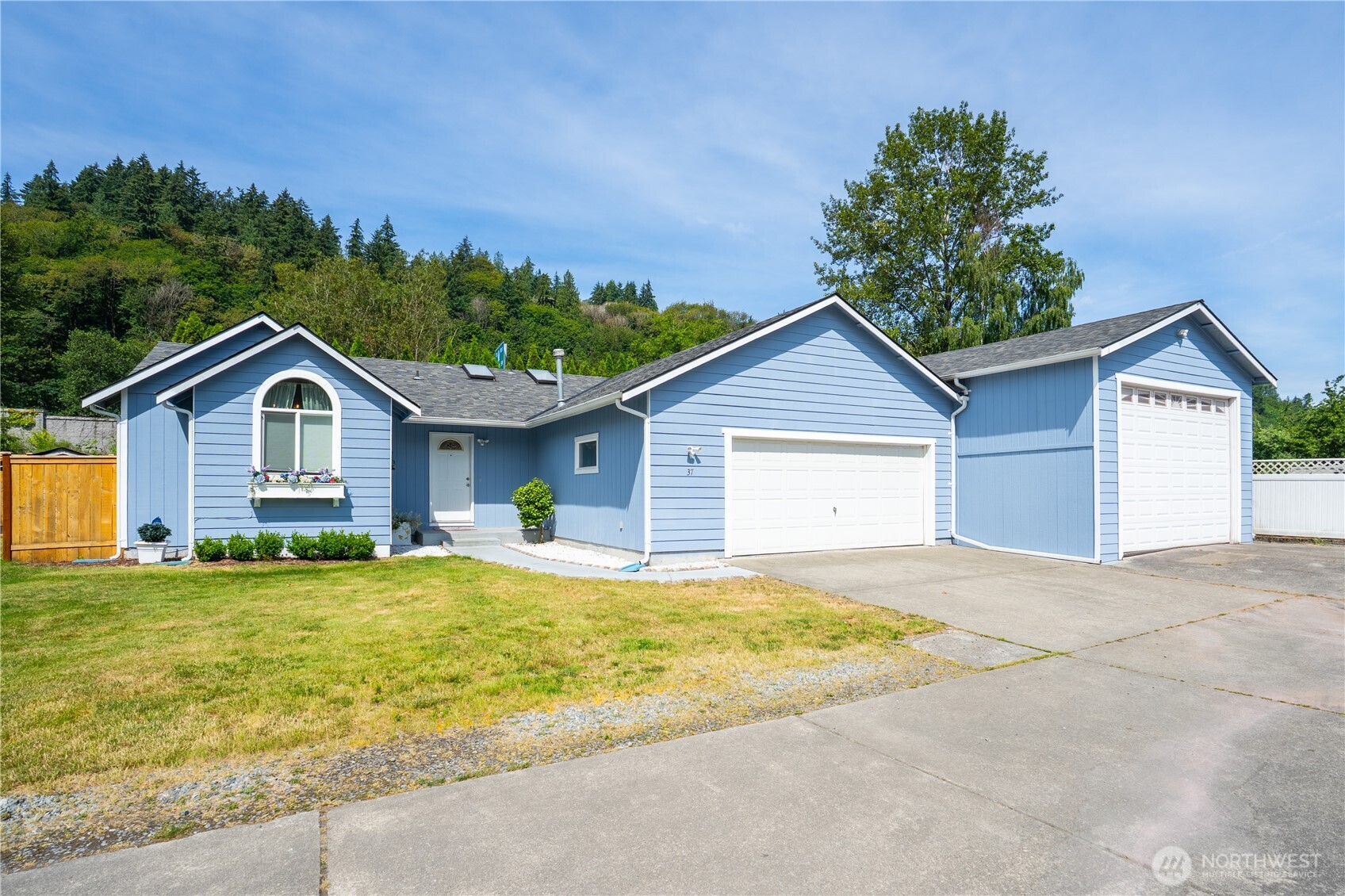 37 3rd Avenue N