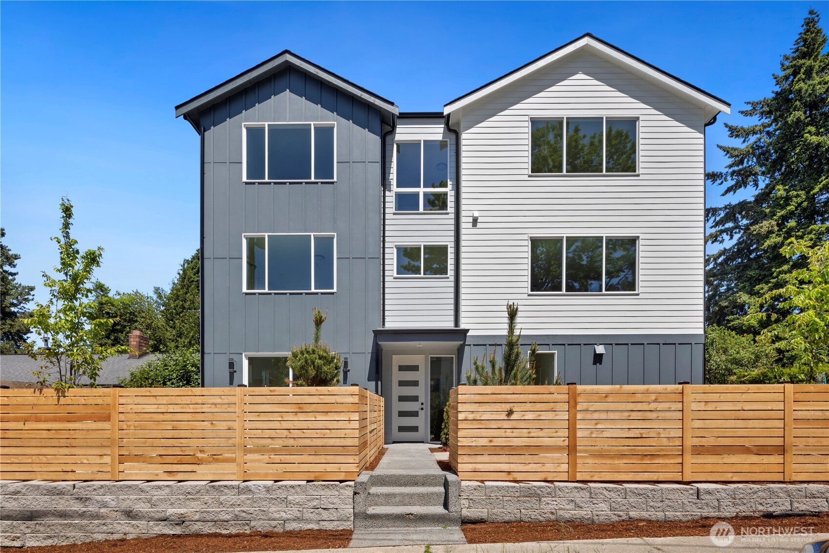 332 NE 90th Street, Seattle, WA 98115, photo 2 of 2