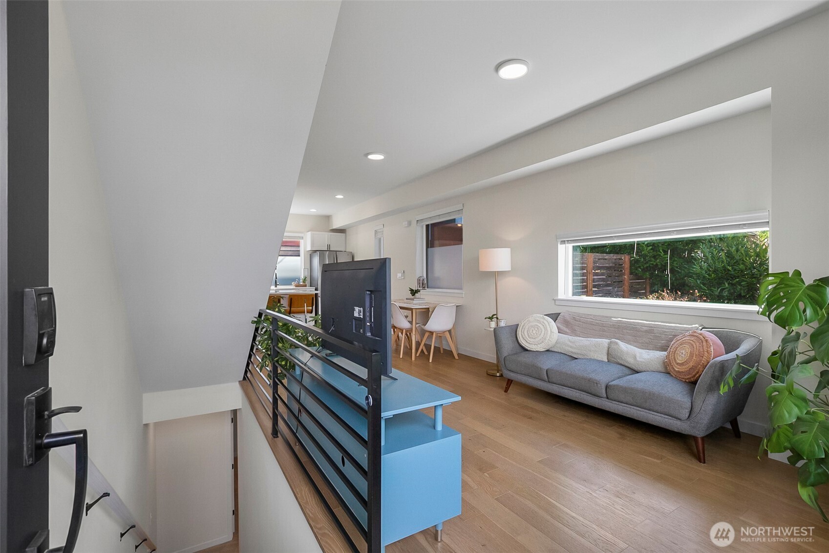 5244 Brooklyn Avenue NE #A, Seattle, WA 98105, photo 2 of 29