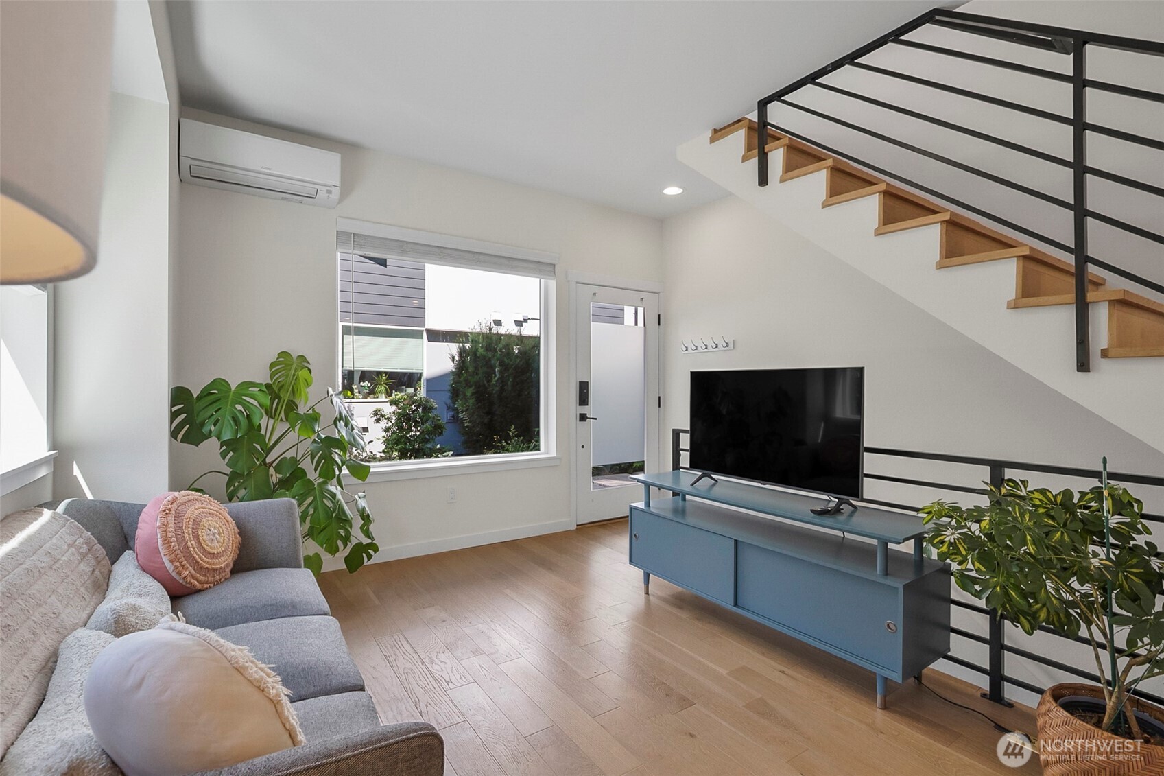 5244 Brooklyn Avenue NE #A, Seattle, WA 98105, photo 3 of 29