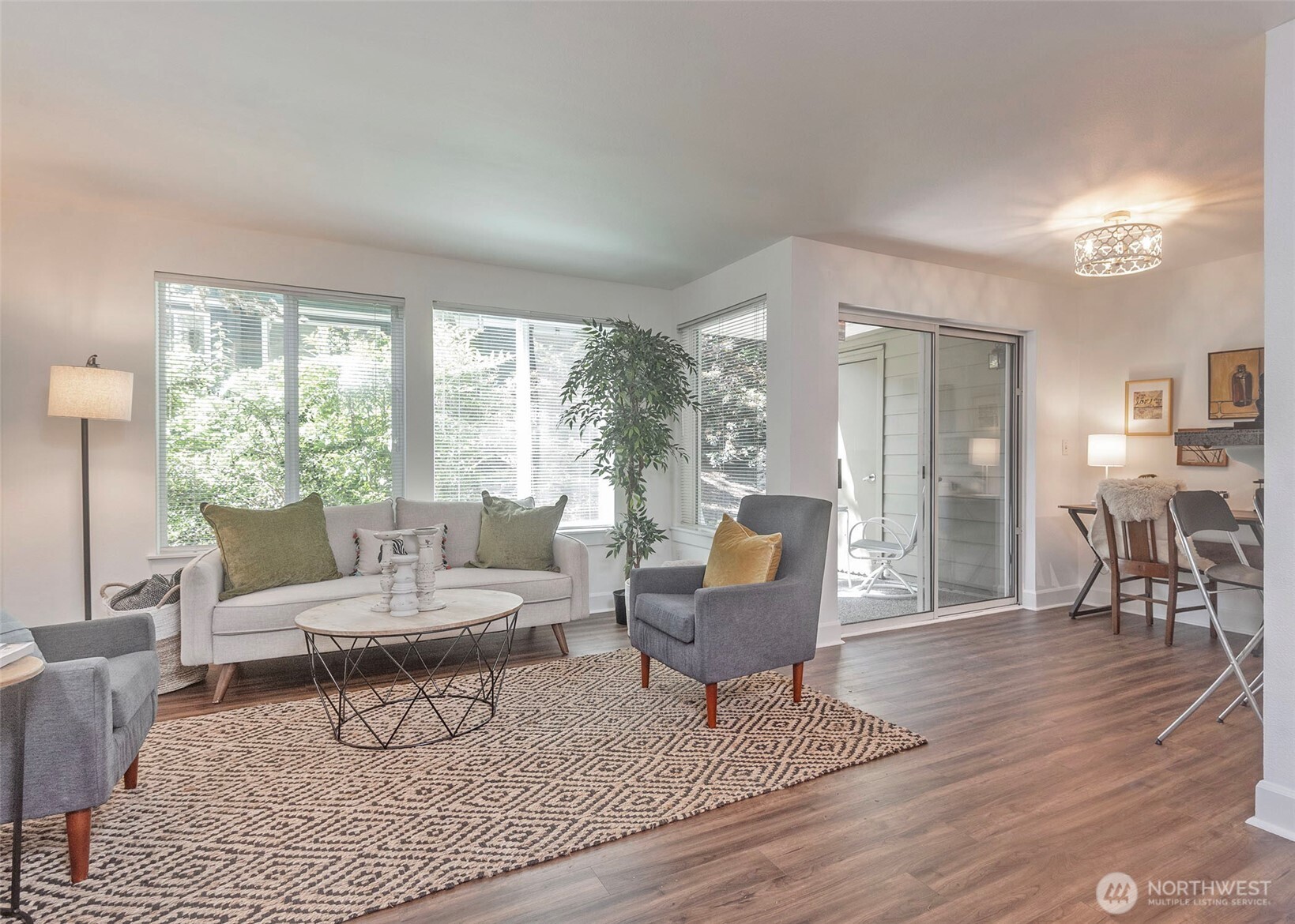 300 N 130th #4104, Seattle, WA 98133, photo 2 of 28