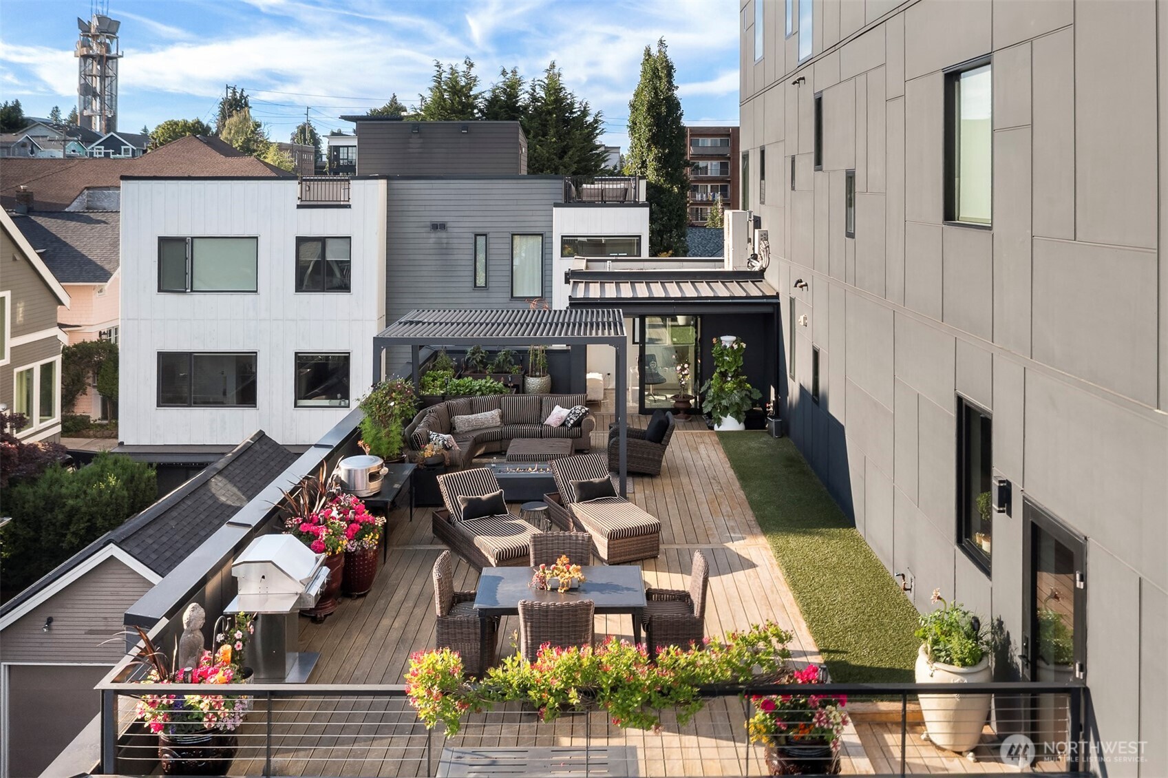 210 W Comstock Street #301, Seattle, WA 98119, photo 2 of 40