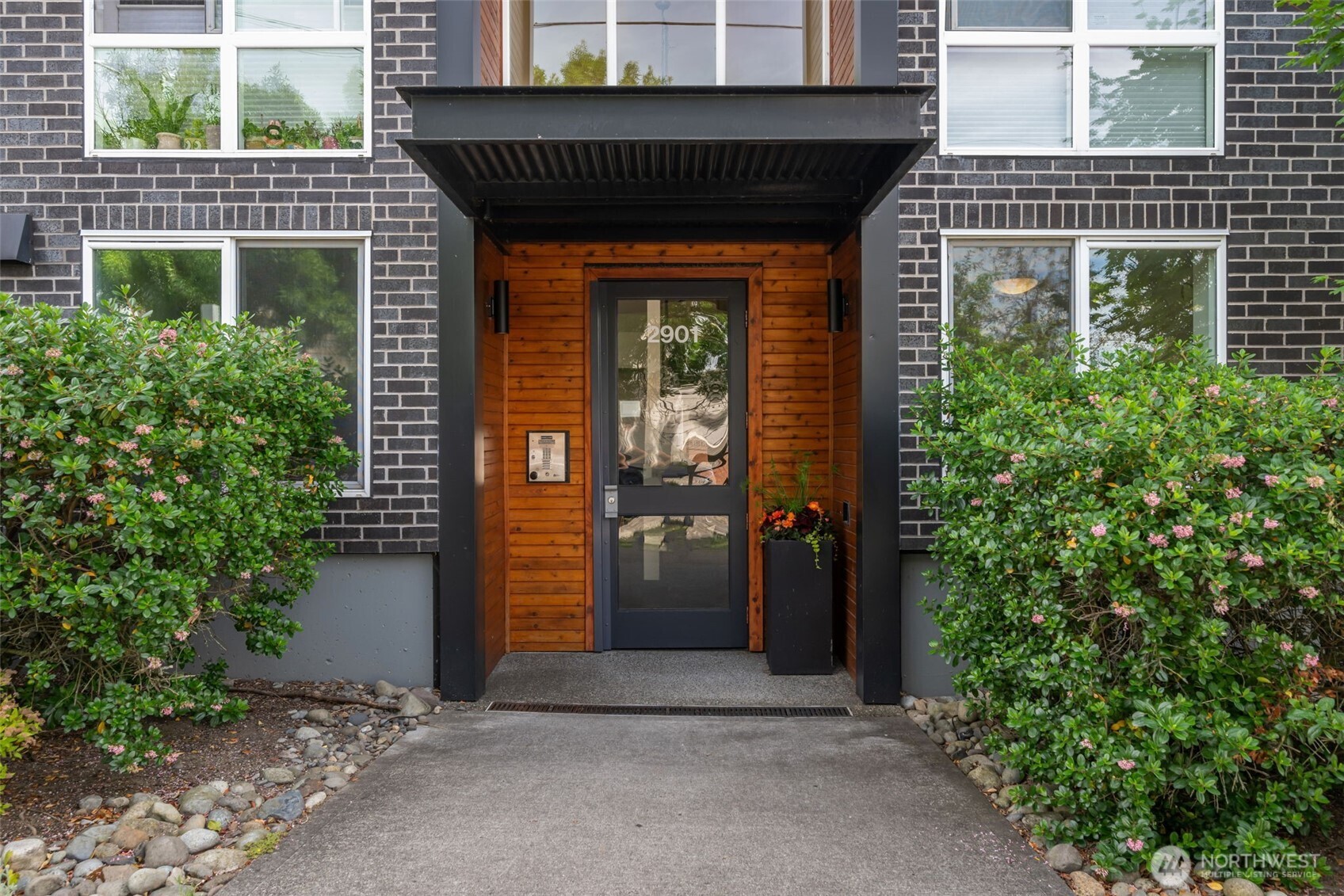 2901 S Jackson Street #304, Seattle, WA 98116, photo 2 of 32