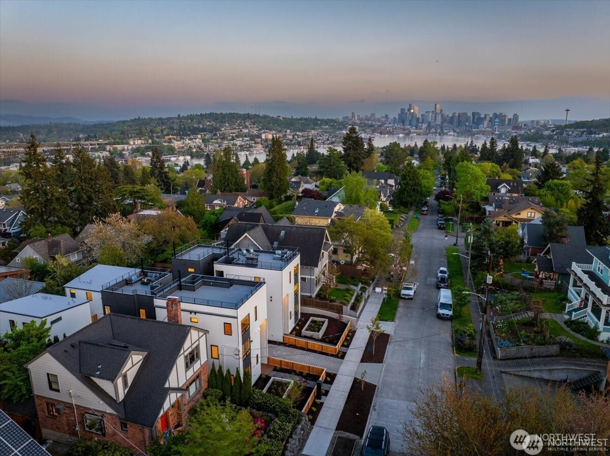 4116 A Burke Avenue N, Seattle, WA 98103, photo 3 of 40