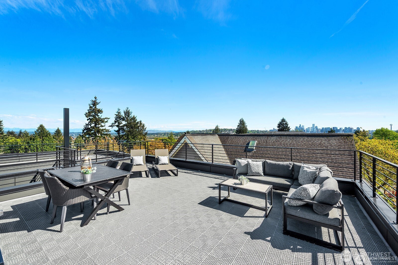 4116 A Burke Avenue N, Seattle, WA 98103, photo 2 of 40