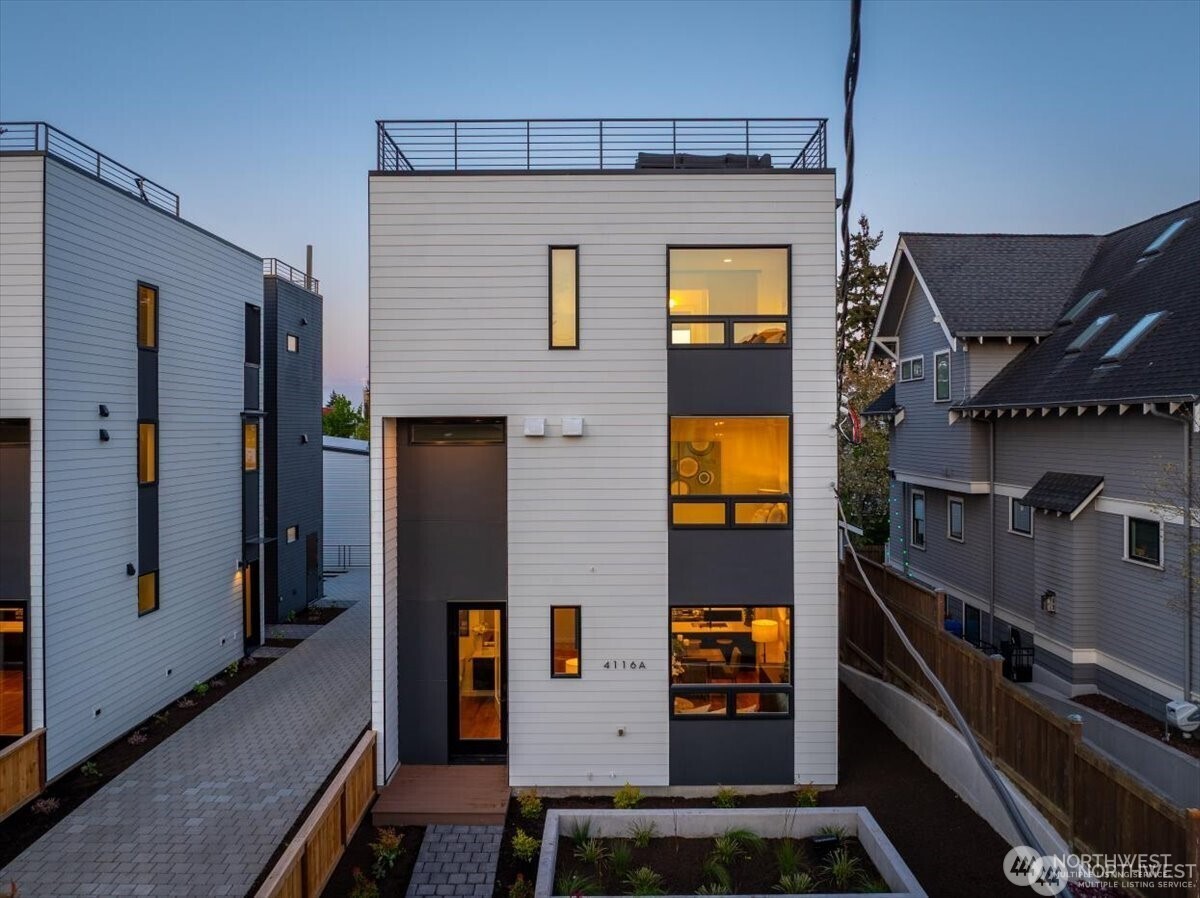 4116 A Burke Avenue N, Seattle, WA 98103, photo 4 of 40