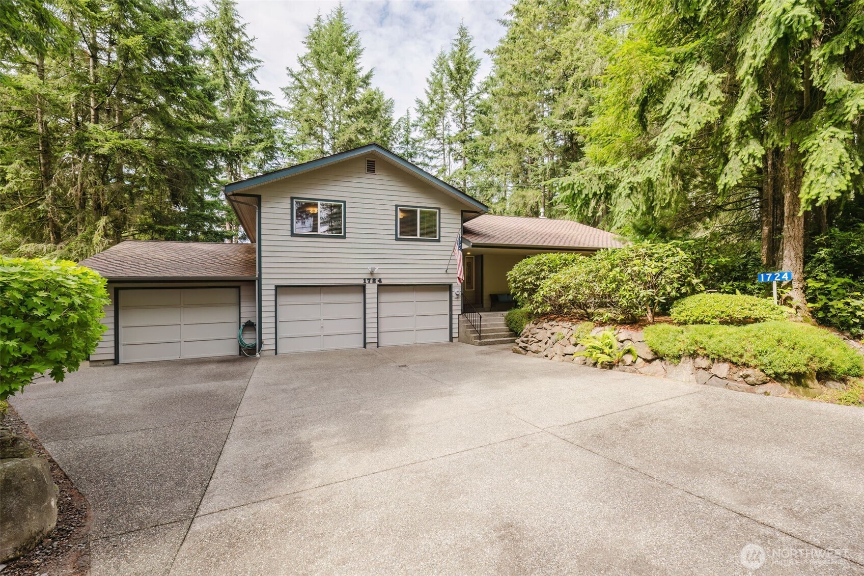 1724 NW Palmer Lane