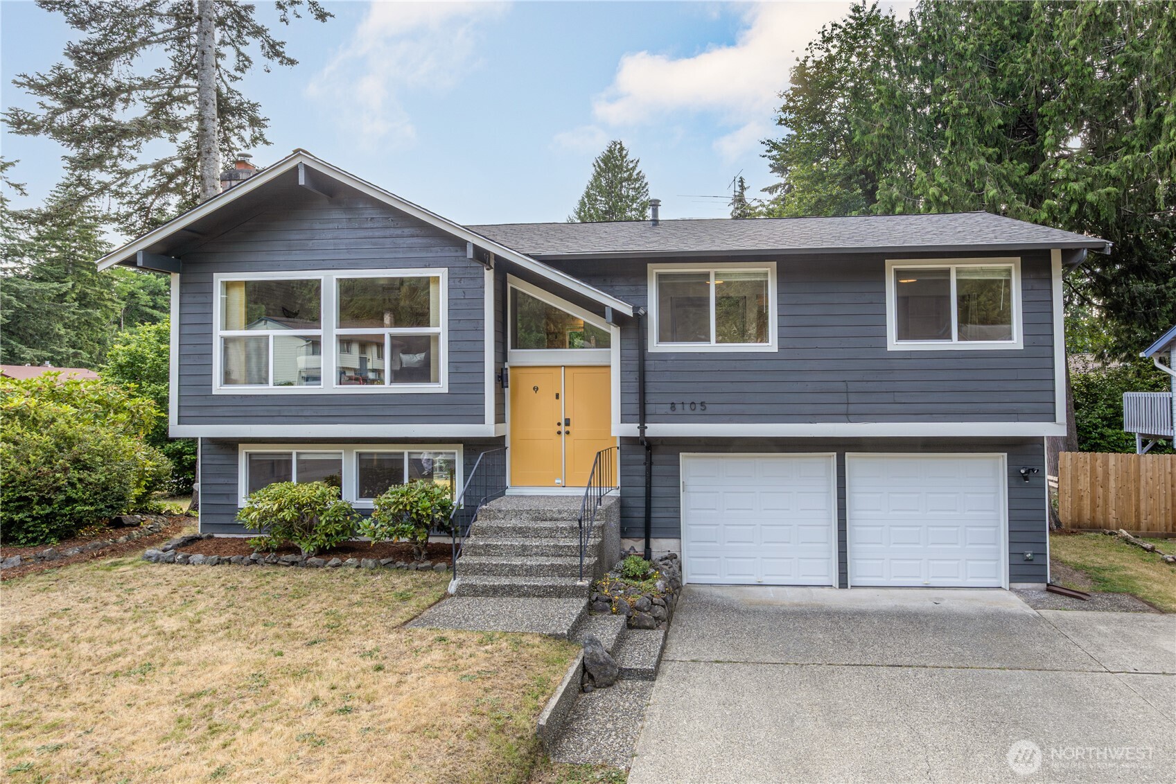 8105 Spur Court NW