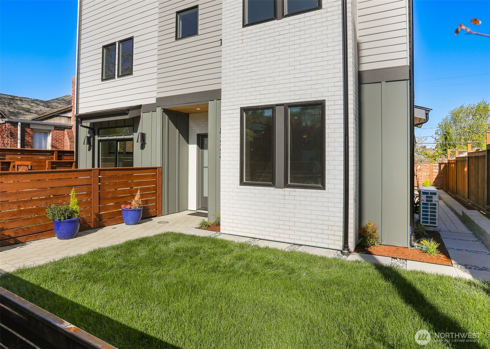 8328 24th Avenue NW, Seattle, WA 98117, photo 3 of 40