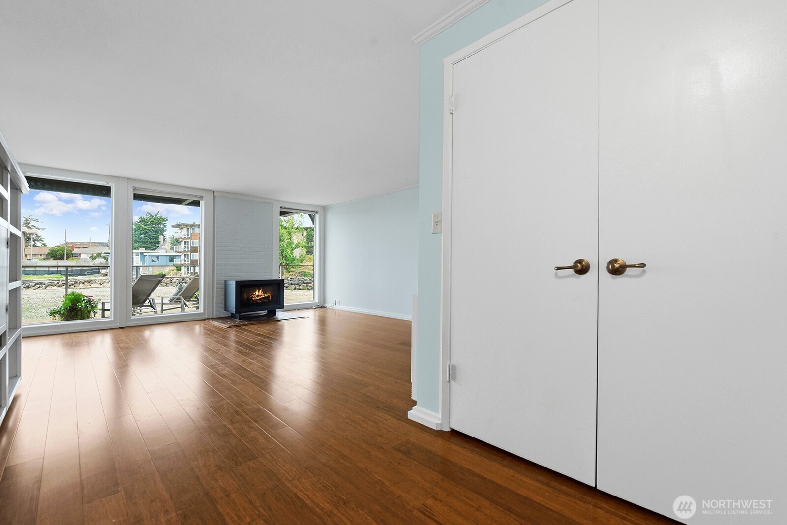 3717 Beach Drive SW #113, Seattle, WA 98116, photo 3 of 38
