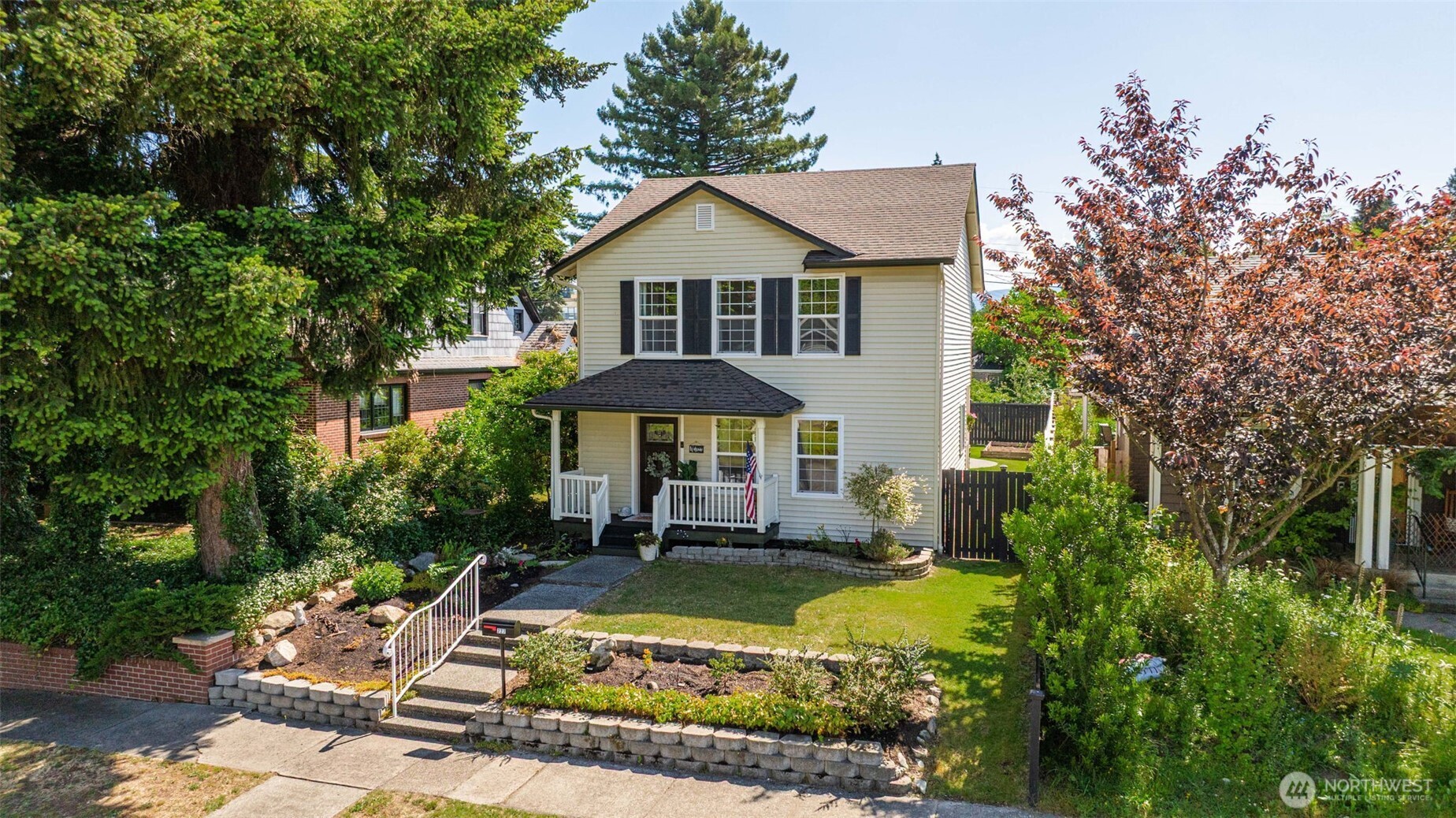 227 S Macleod Avenue, Arlington, WA 98223, photo 2 of 2