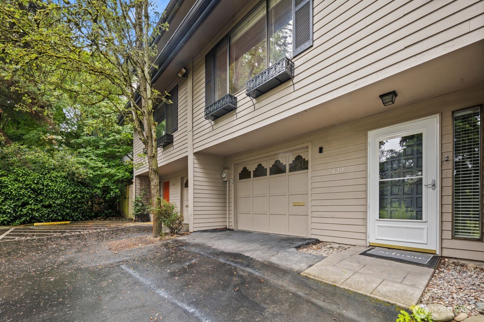 7639 SE 29th Street, Mercer Island, WA 98040, photo 2 of 2