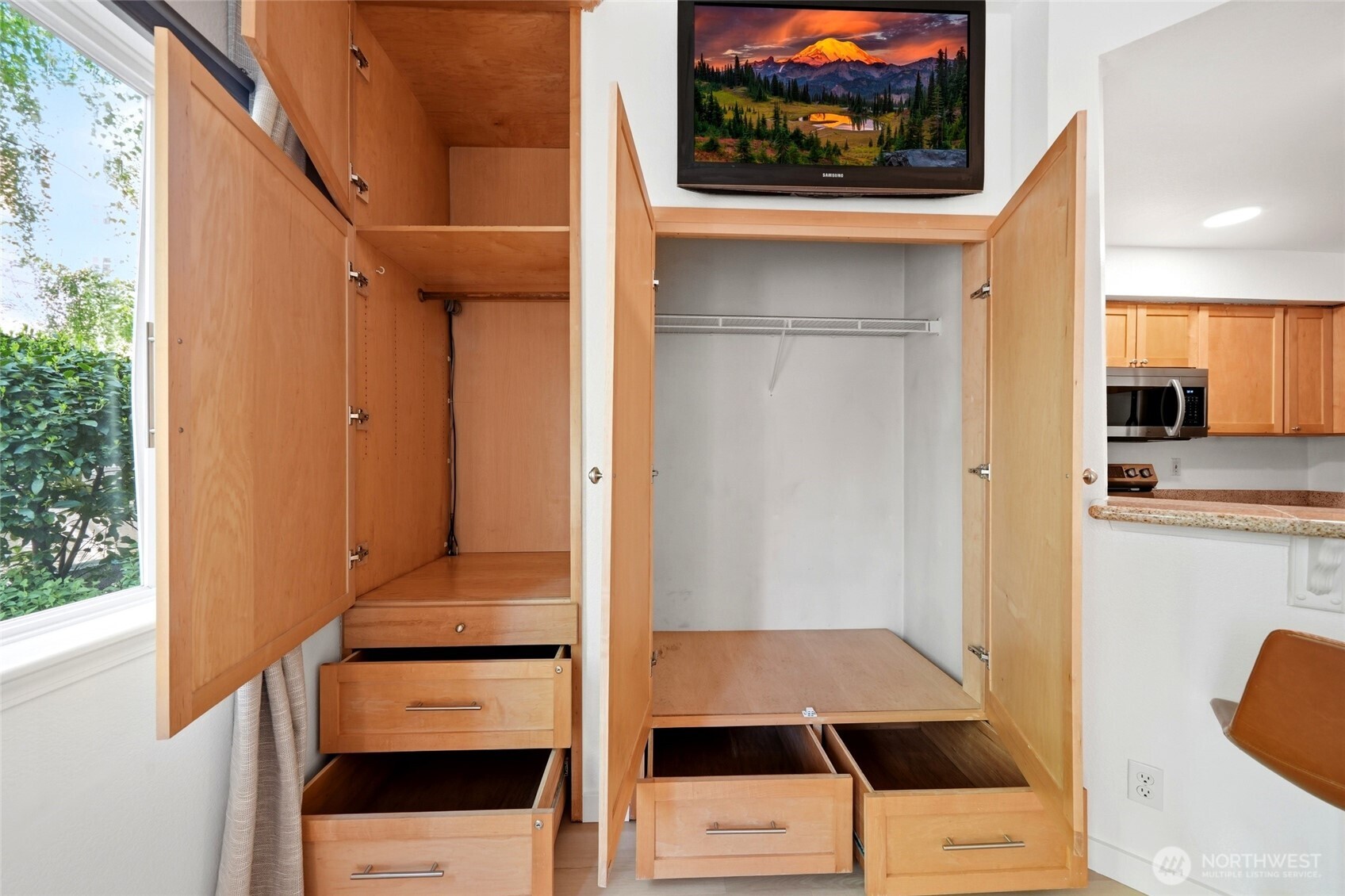 300 10th Avenue #A110, Seattle, WA 98122-7707, photo 5 of 32