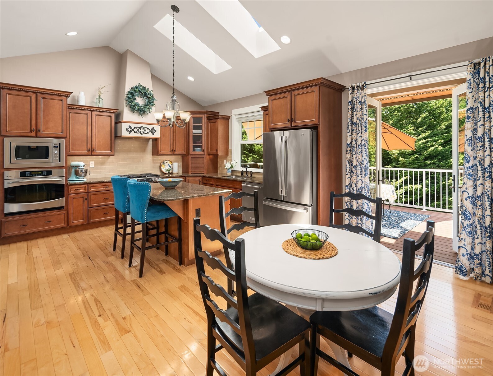 2312 NE Solar View Court
