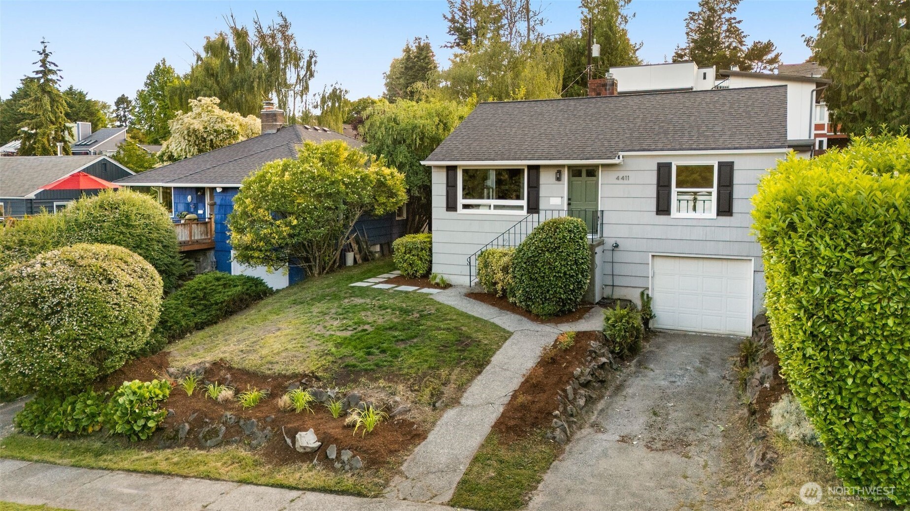 4411 50th Avenue SW, Seattle, WA 98116, photo 2 of 27