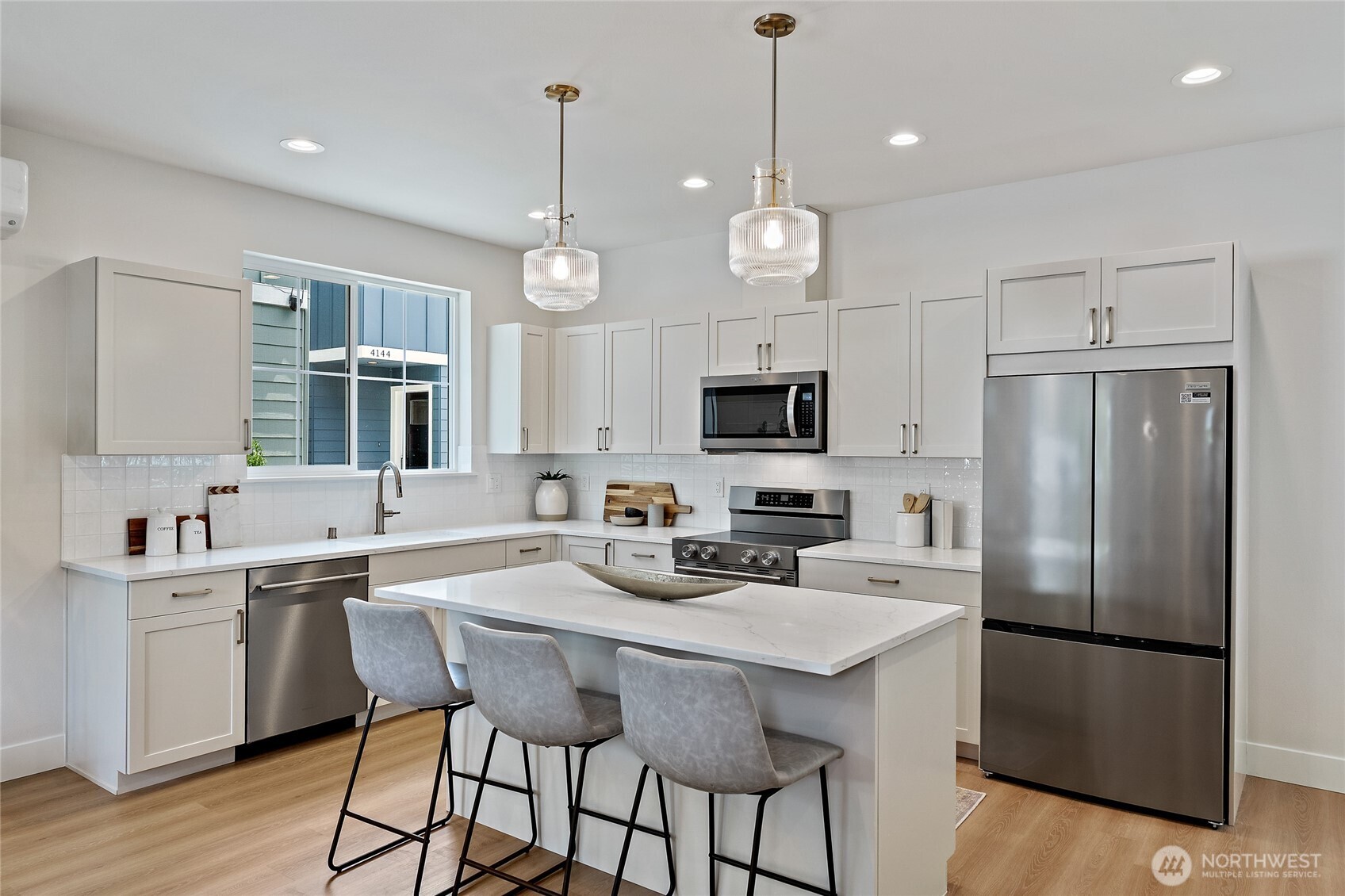 263 NW 42nd Street, Seattle, WA 98107, photo 5 of 34