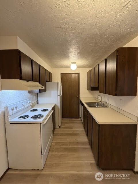 2100 N 106th Street #104, Seattle, WA 98133, photo 3 of 13