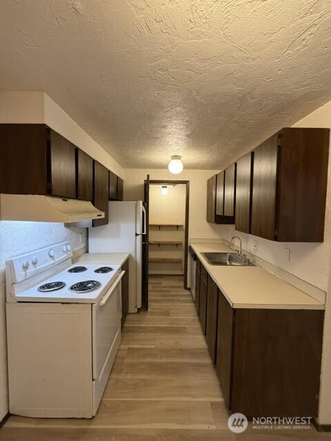 2100 N 106th Street #104, Seattle, WA 98133, photo 4 of 13