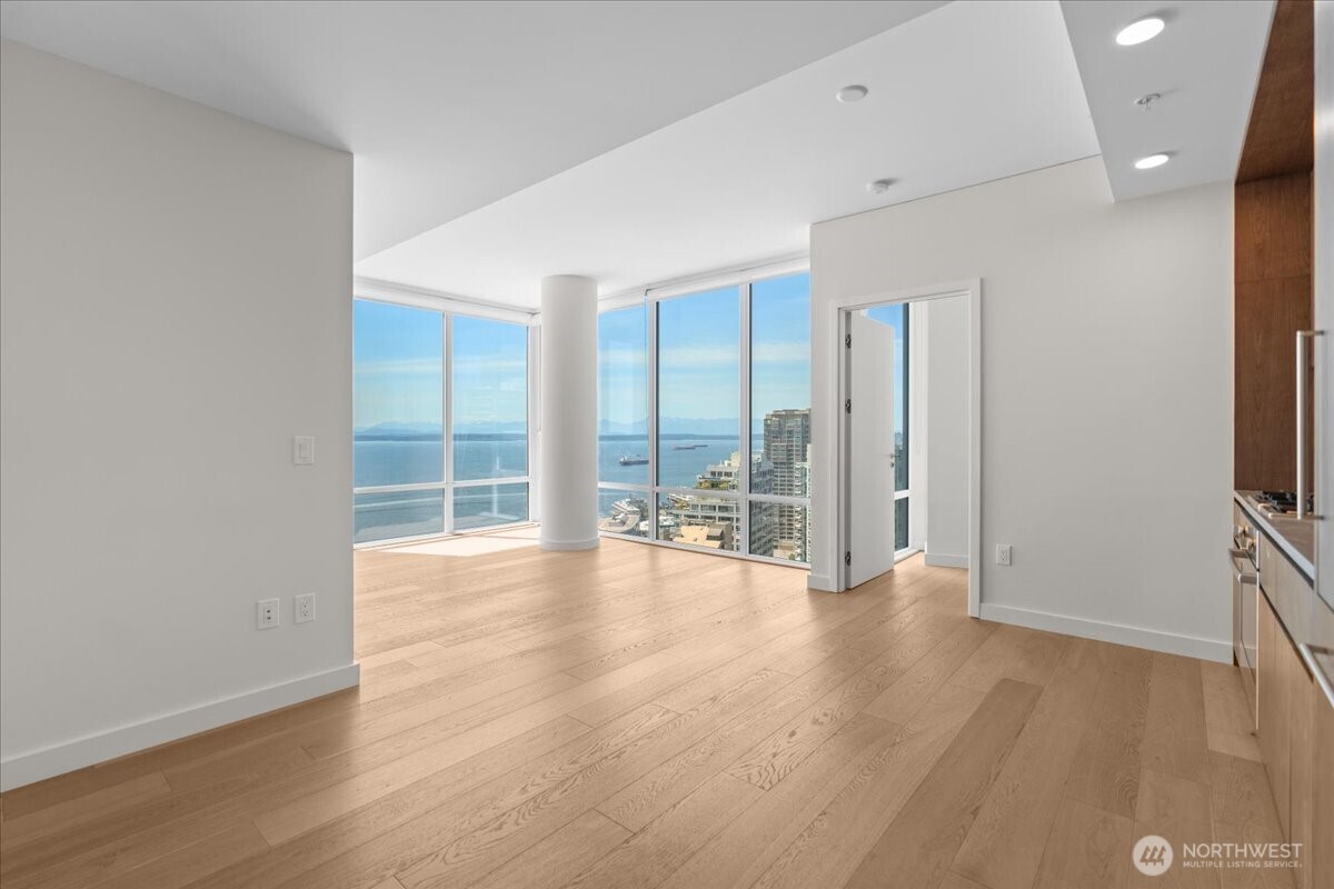 121 stewart Street #2507, Seattle, WA 98101, photo 2 of 40
