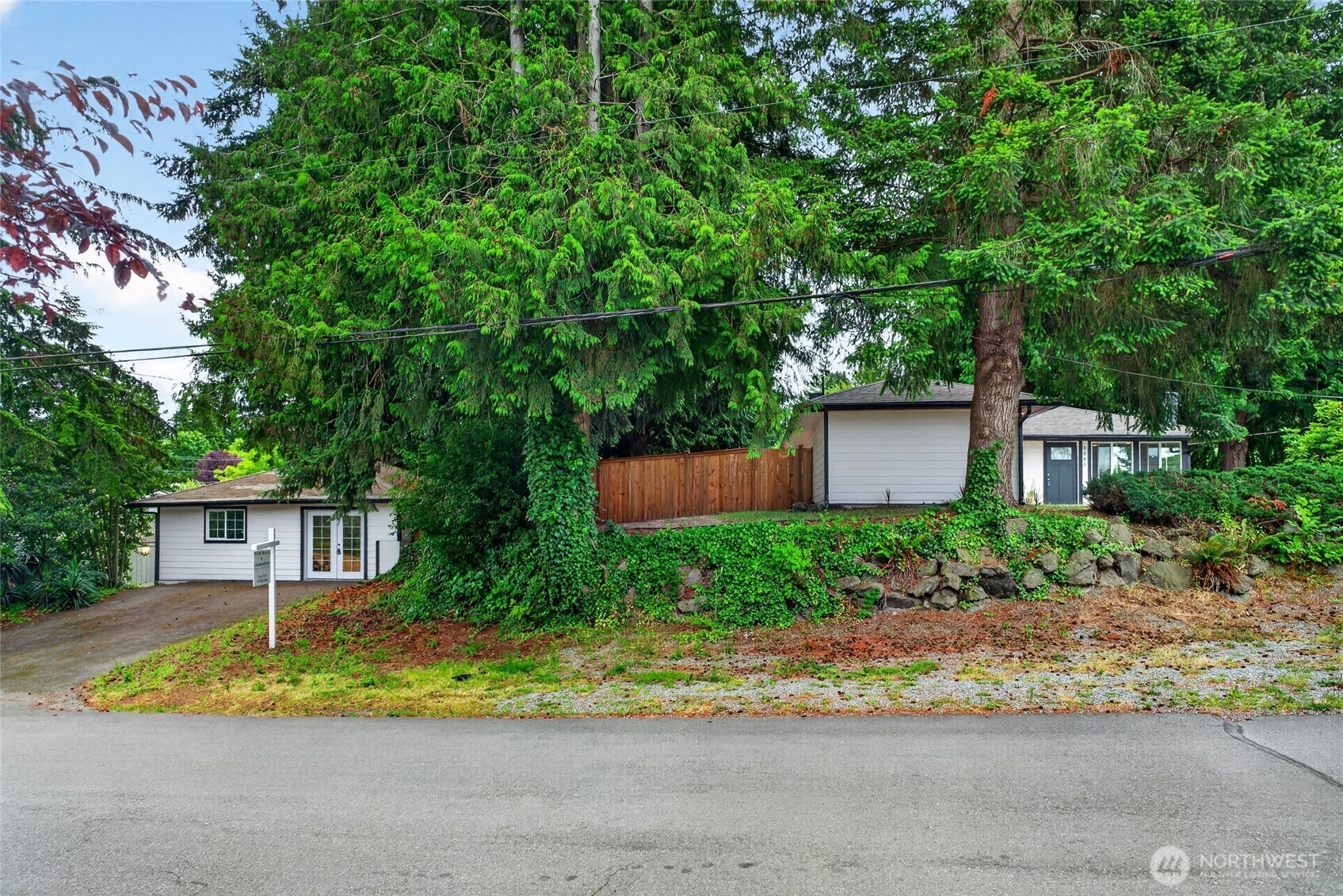 1210 E Seattle St