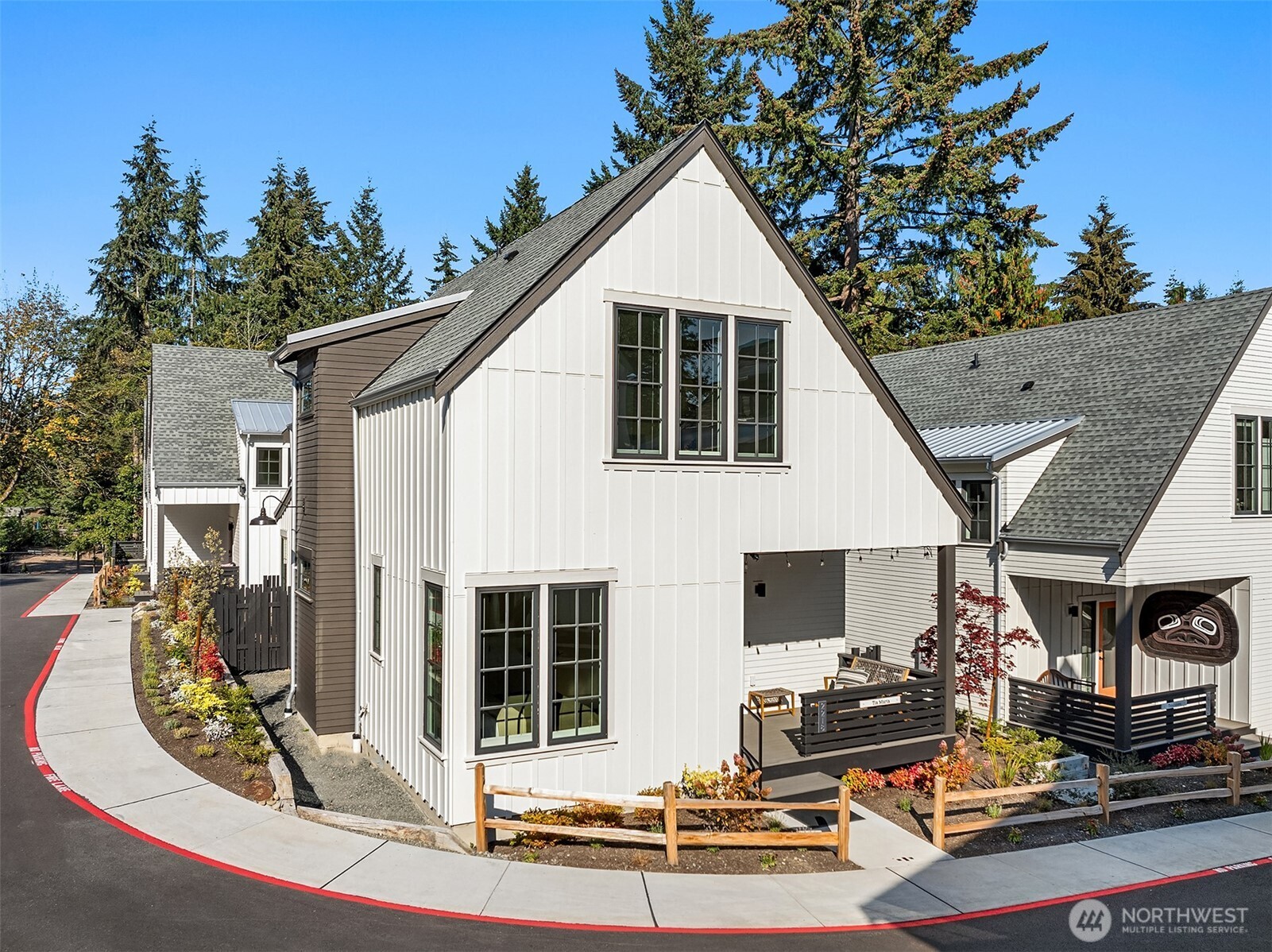 2218 NE 125th Street, Seattle, WA 98125, photo 2 of 40