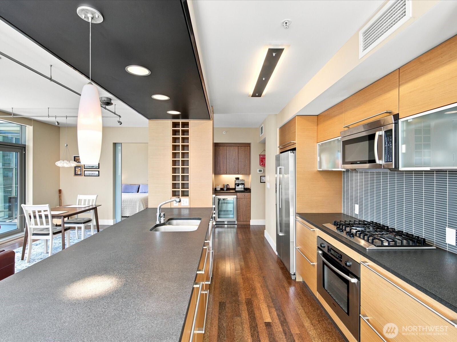 820 Blanchard Street #1007, Seattle, WA 98121-2651, photo 3 of 37