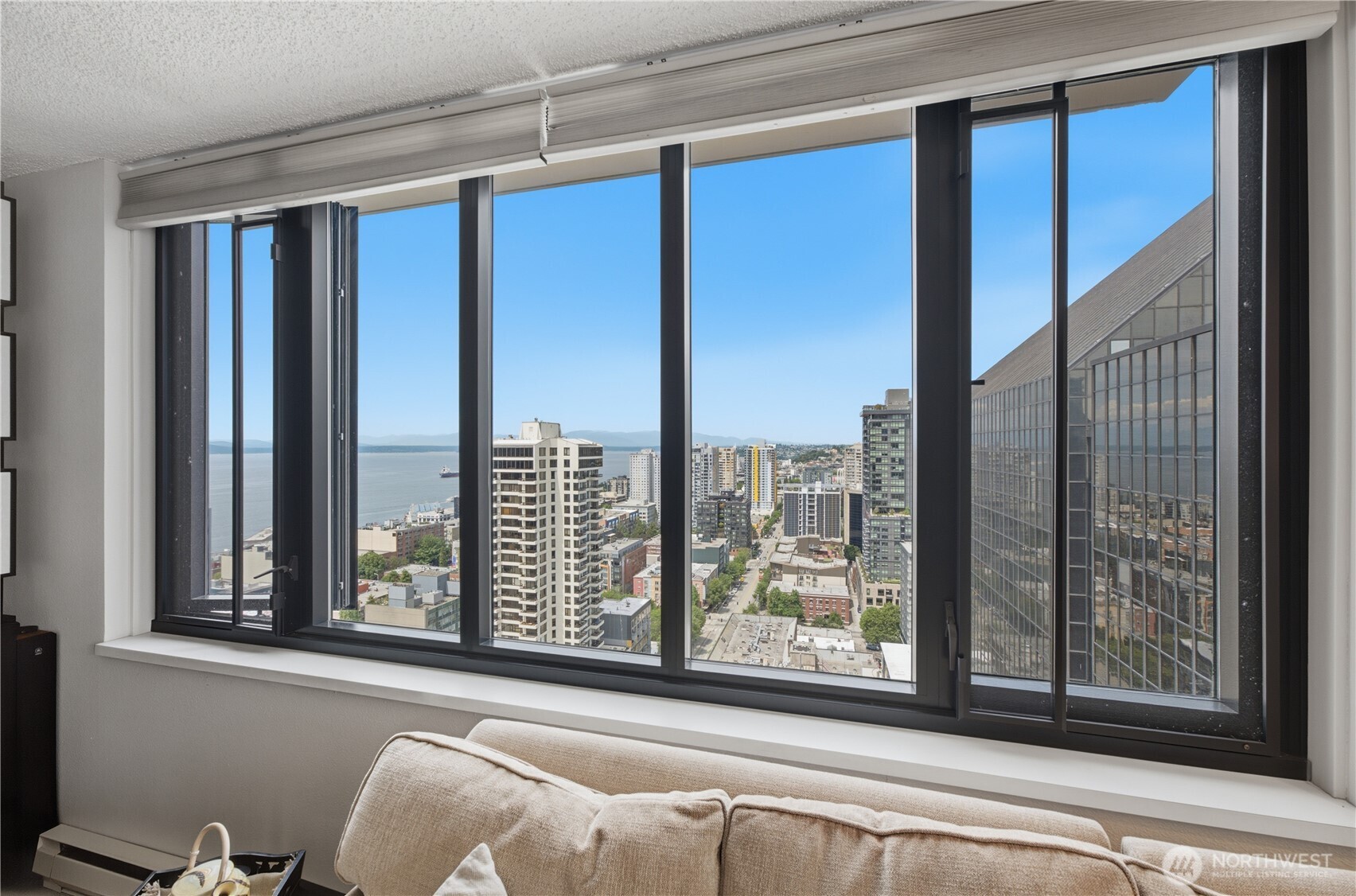 2100 3rd Avenue #2604, Seattle, WA 98121, photo 3 of 27