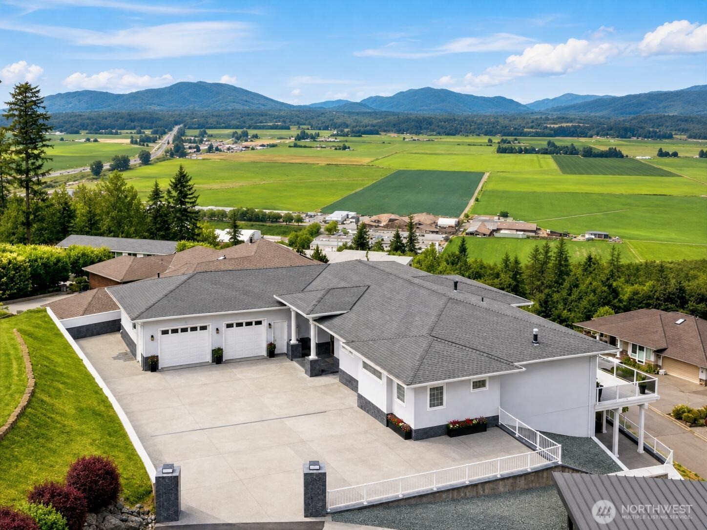 880 Bella Vista Lane