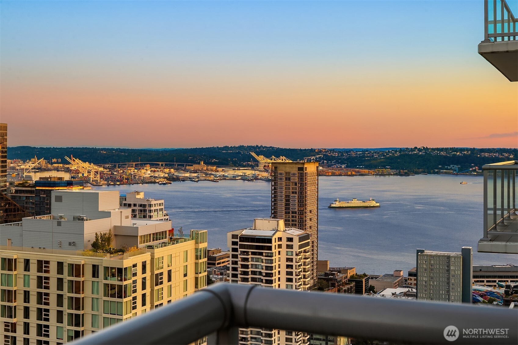 588 Bell Street #3704S, Seattle, WA 98121, photo 2 of 39