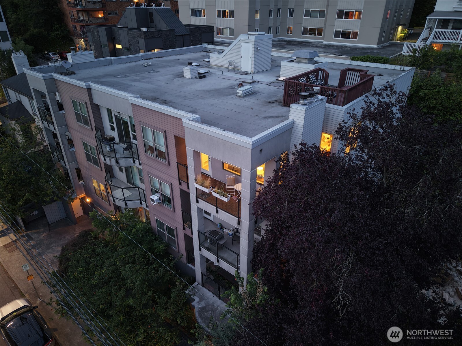 524 12th Avenue E #301, Seattle, WA 98102, photo 3 of 39